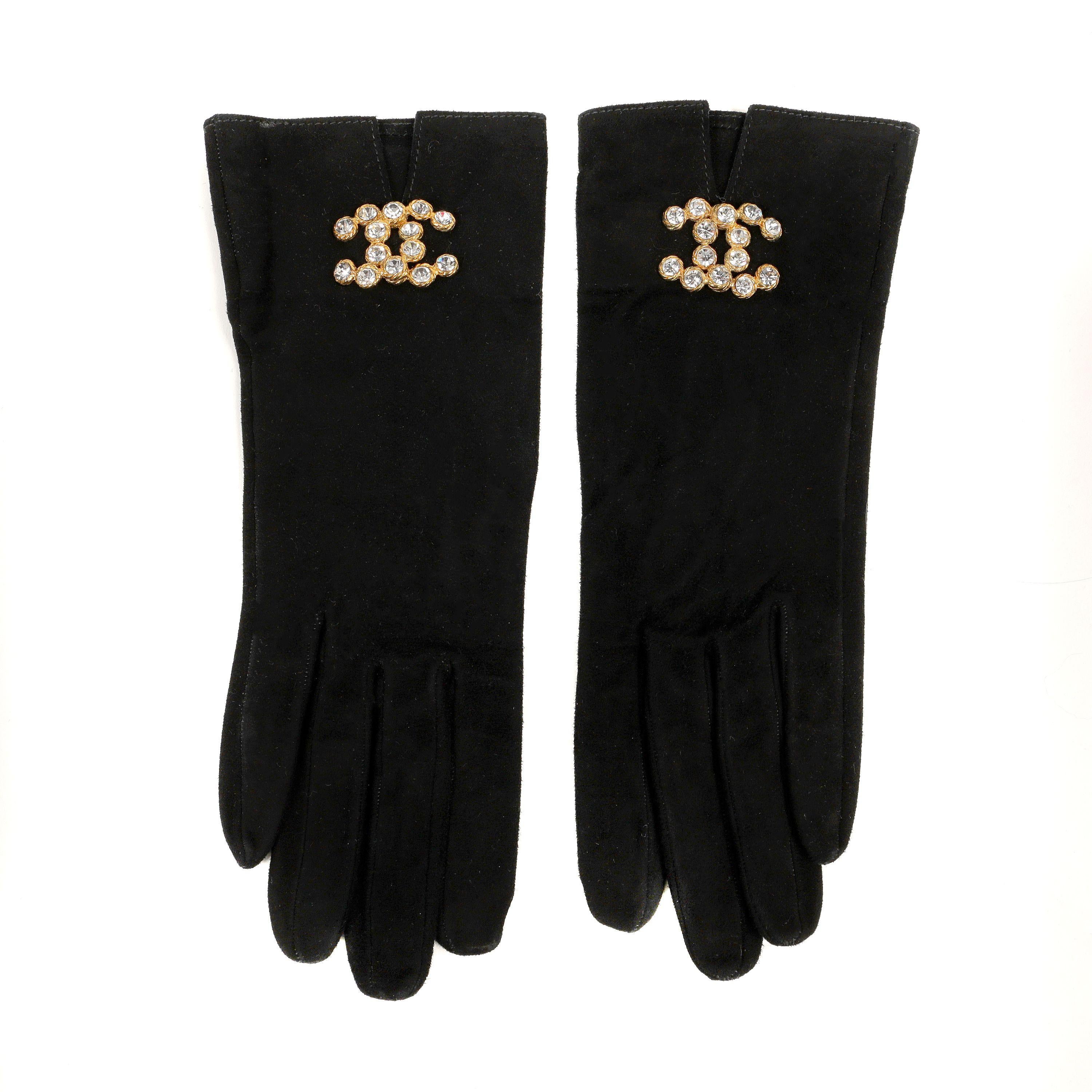 Women's or Men's Chanel Black Suede Crystal CC Gloves  Extra Small For Sale