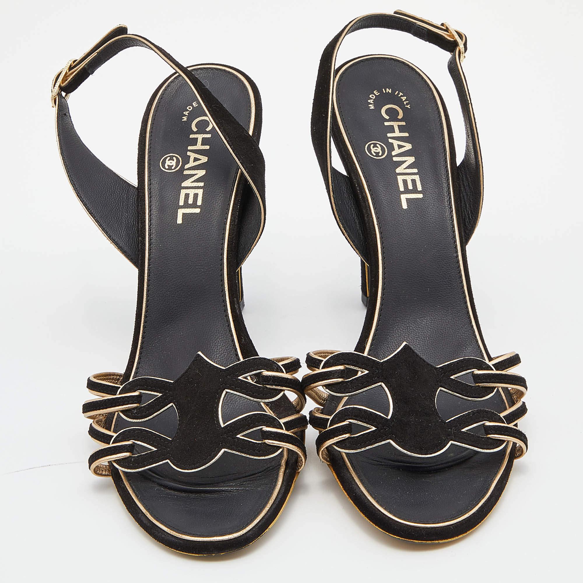 Chanel Black Suede Cut Out CC Slingback Sandals Size 39 In Good Condition In Dubai, Al Qouz 2