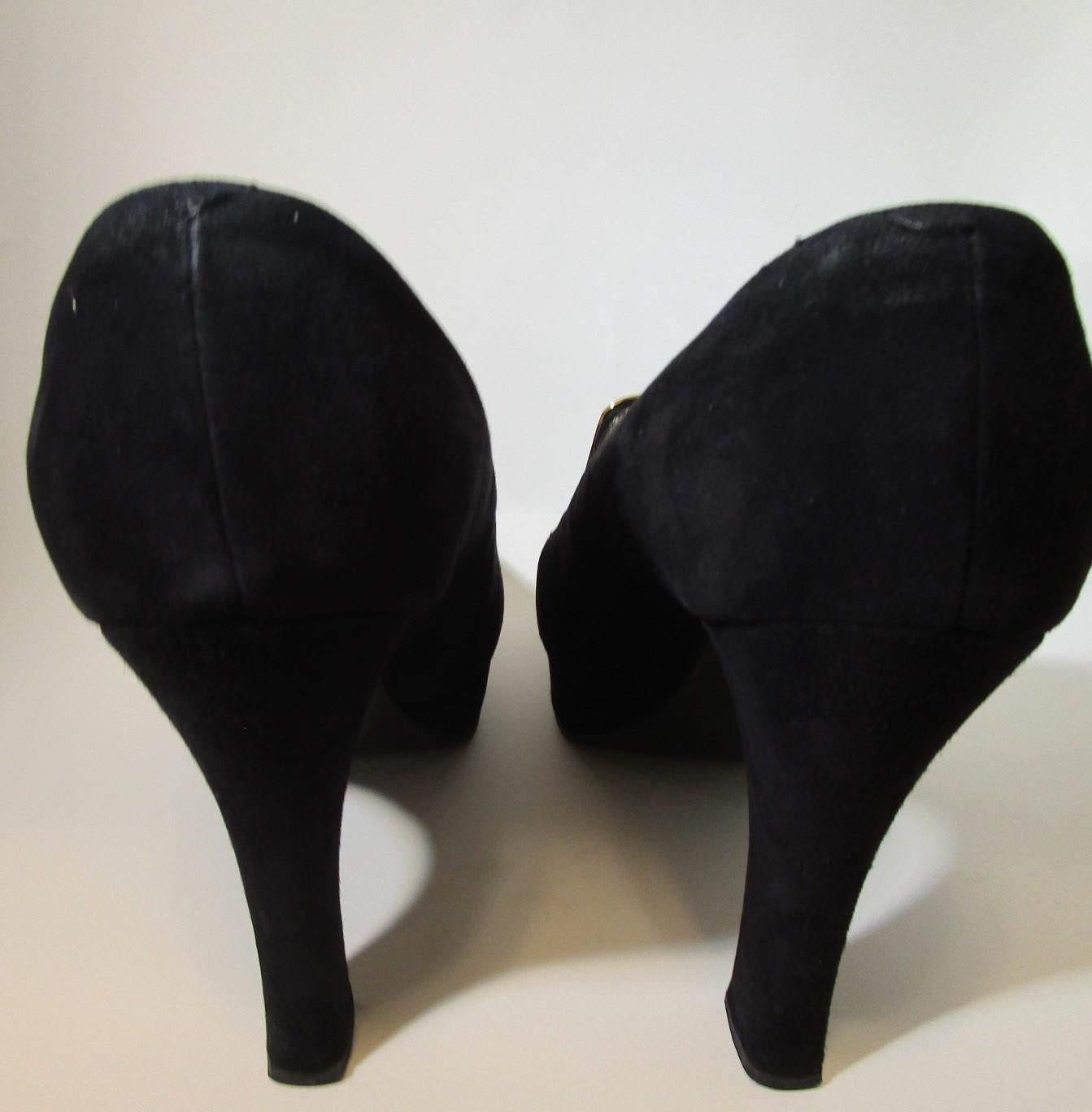 CHANEL CC Black Suede Evening Heels Shoes Metal Sz40  In Good Condition For Sale In Lakewood, CO