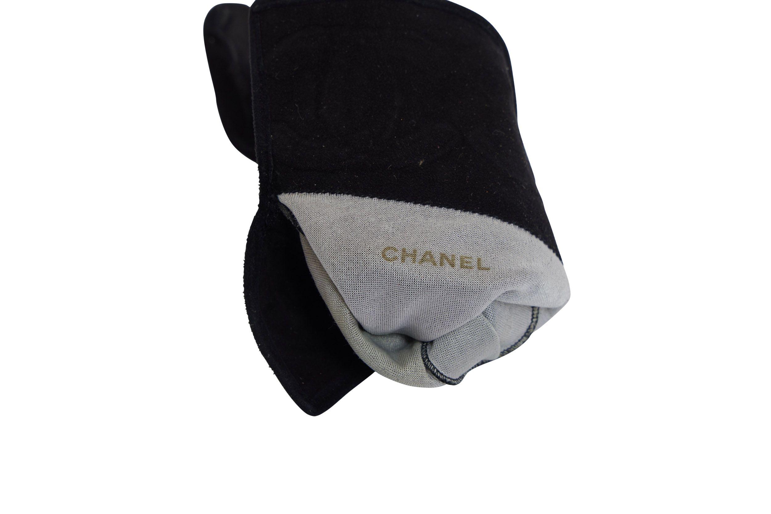 Chanel Schwarze Wildlederhandschuhe für Damen oder Herren im Angebot