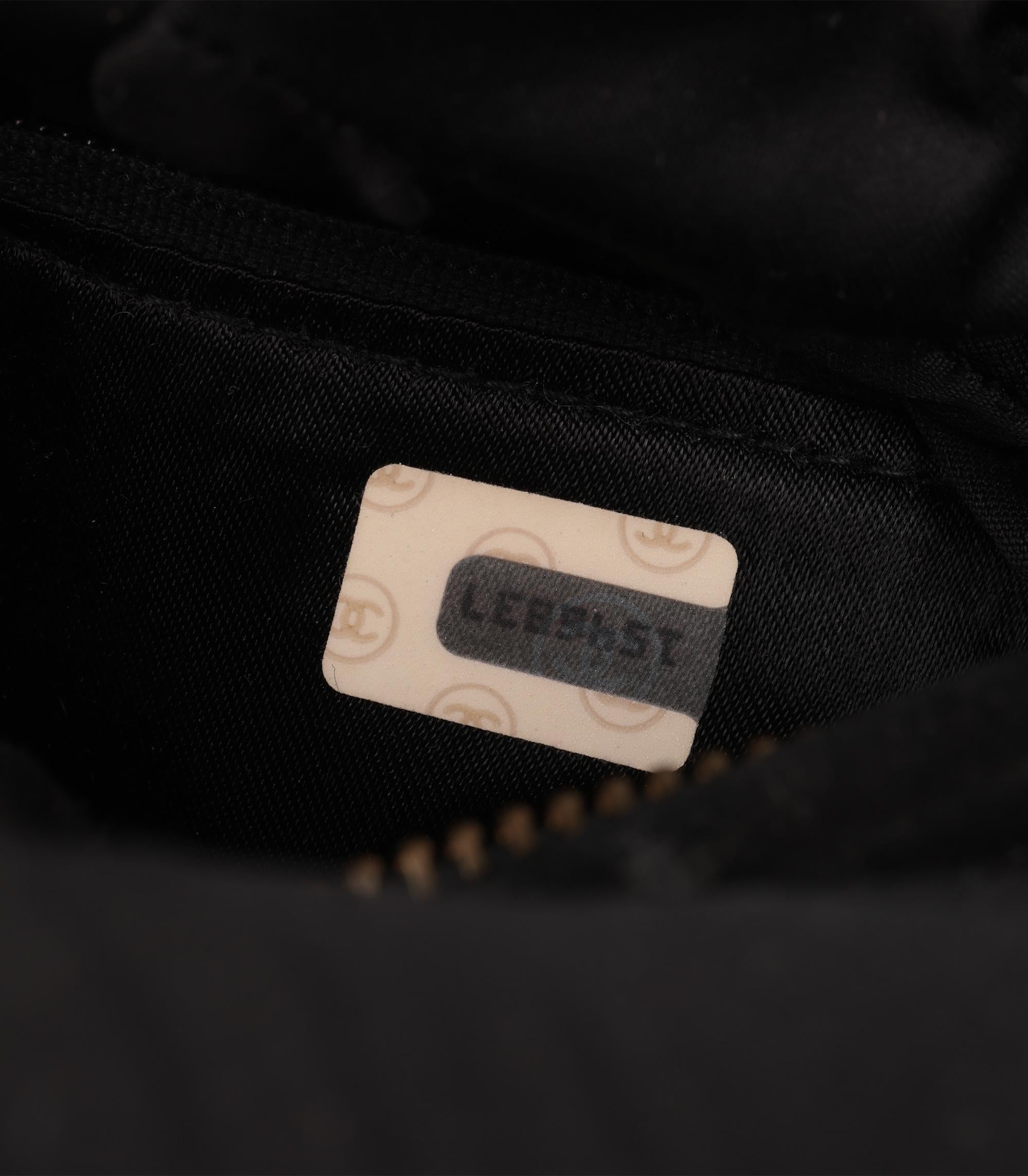 Chanel Mini bolso de cámara de ante y piel de cordero negra Vintage Timeless Fringe en venta 5