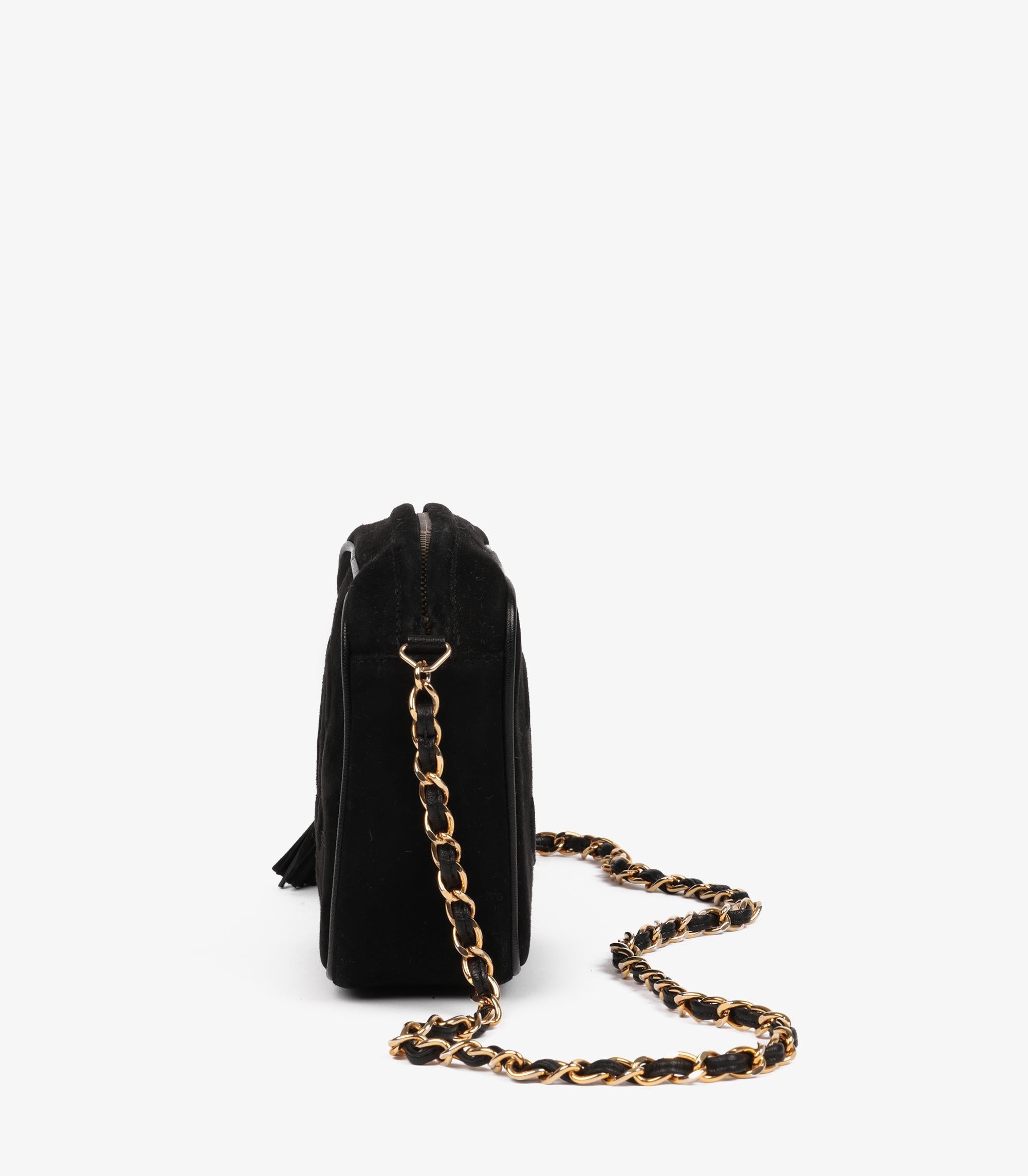 Chanel Mini bolso de cámara de ante y piel de cordero negra Vintage Timeless Fringe en Excelente estado para la venta en Bishop's Stortford, Hertfordshire