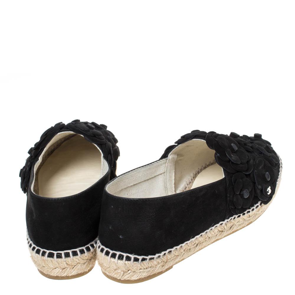 Chanel Black Suede Leather CC Camellia Flower Espadrilles Flats Size 41 In Good Condition In Dubai, Al Qouz 2