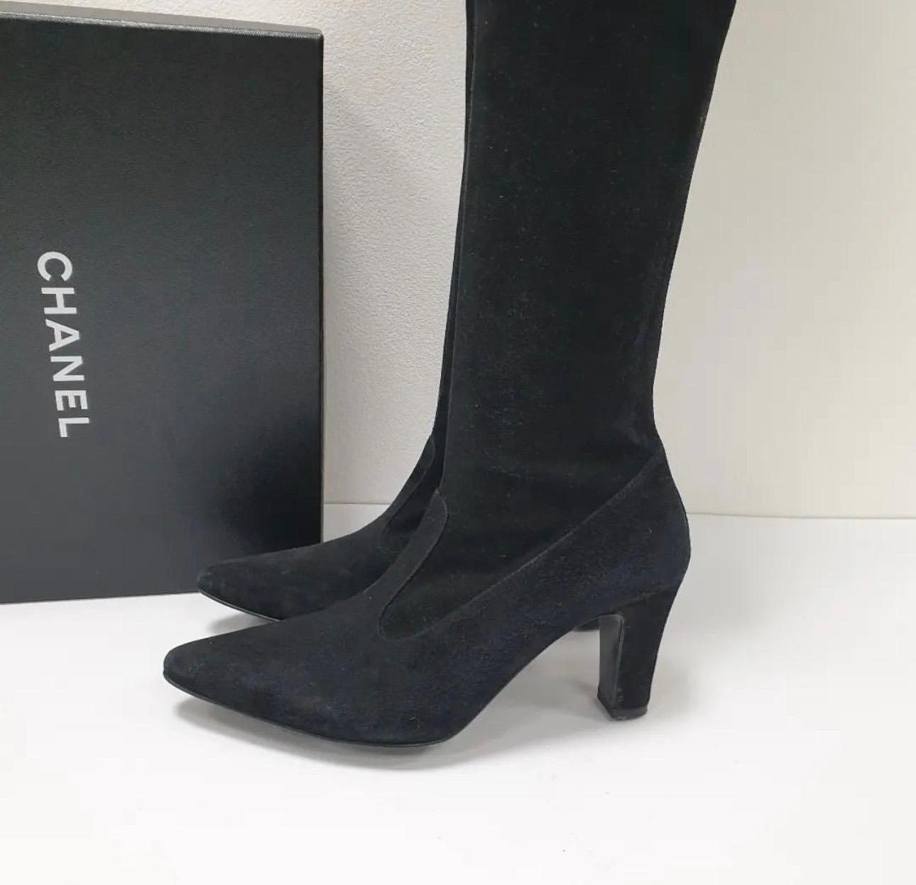  Chanel  Thigh-High Over Knee  boots. 
Black  Lambskin Leather and suede.

Very good condition. Signs of wear seen on pics.
Sz.39
No original packaging.
