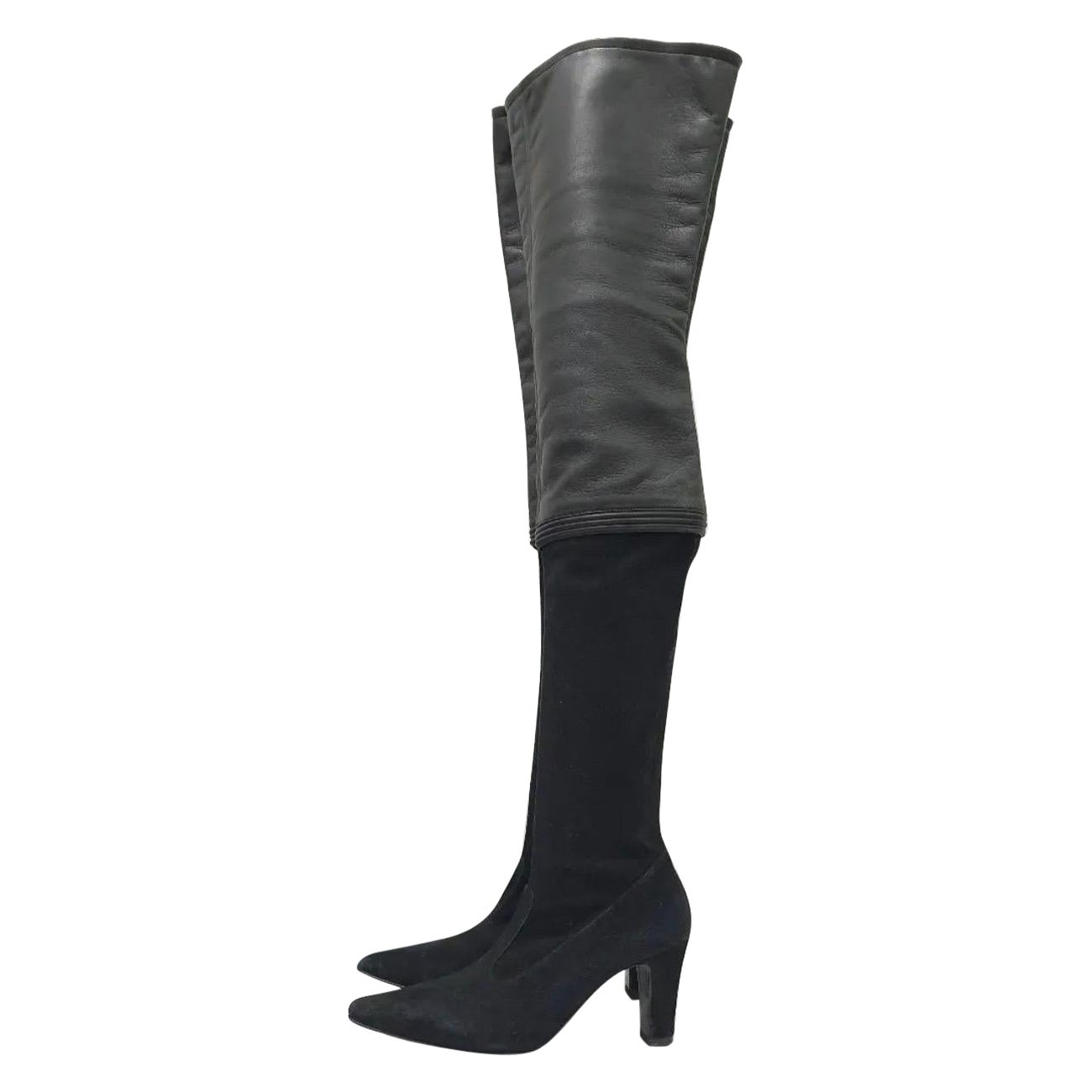Chanel Botas a la rodilla de piel de ante negra