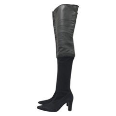 Chanel Botas a la rodilla de piel de ante negra
