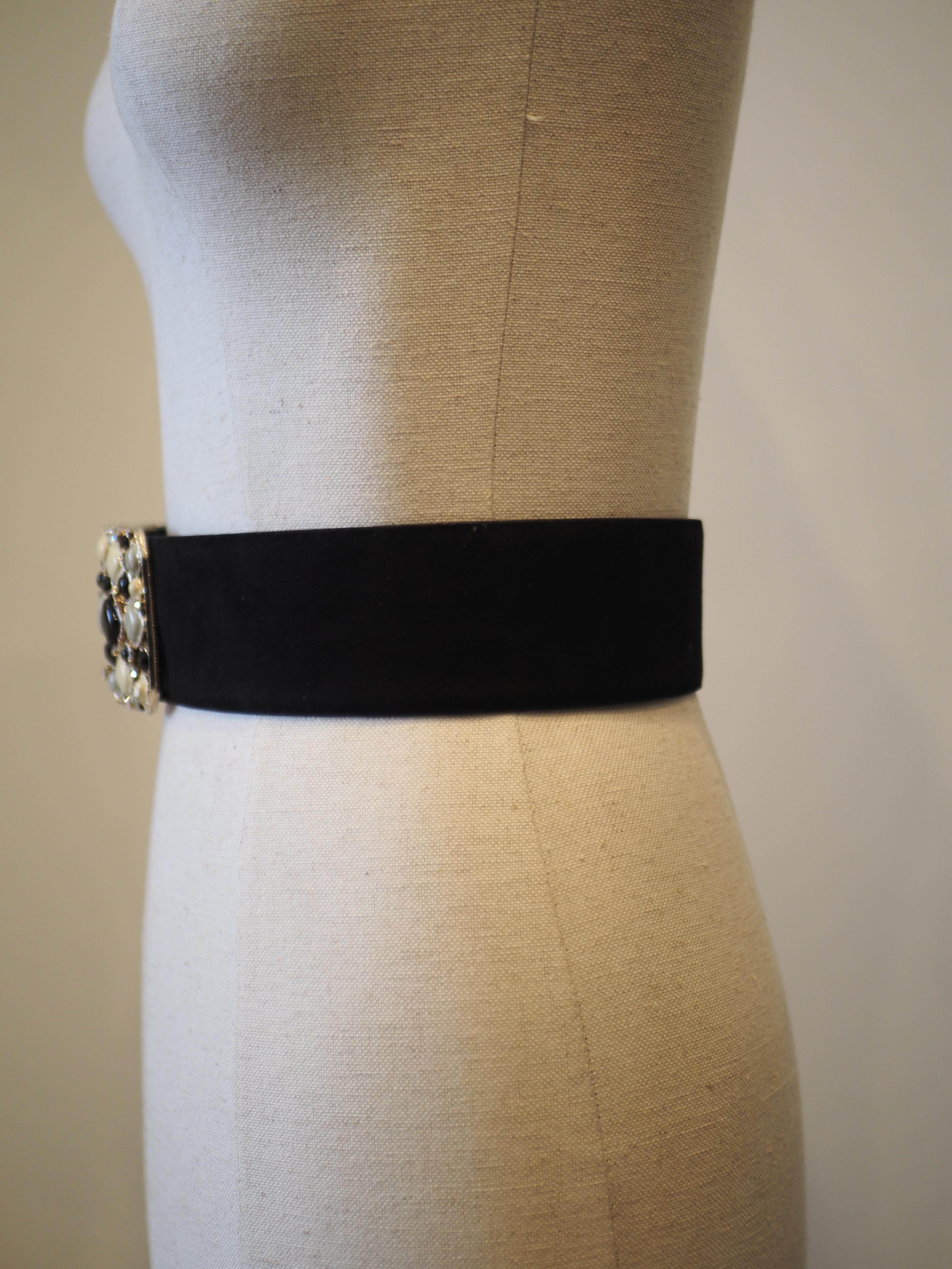 da uomo o donna Cintura Chanel in camoscio nero con pietre multicolori in vendita