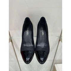Chanel Nero Scamosciato Brevetto Pelle Punta CC Pompe Sz 41.5