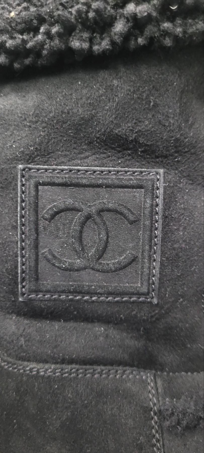 Chanel Black Suede Shearling CC Logo Boots  For Sale 3