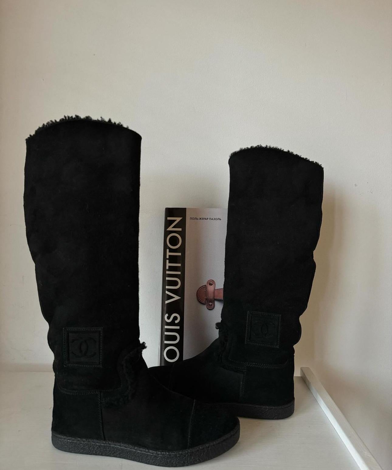 Chanel Black Suede Shearling CC Logo Boots  For Sale 4