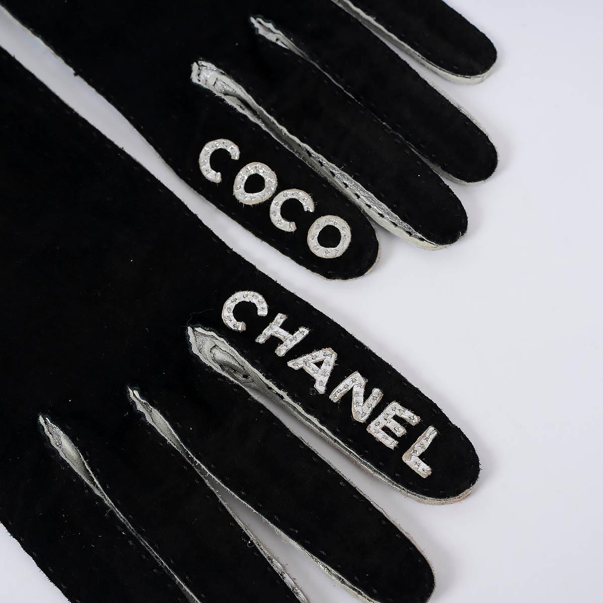 CHANEL black suede & silver leather LOGO Gloves 7 For Sale 1