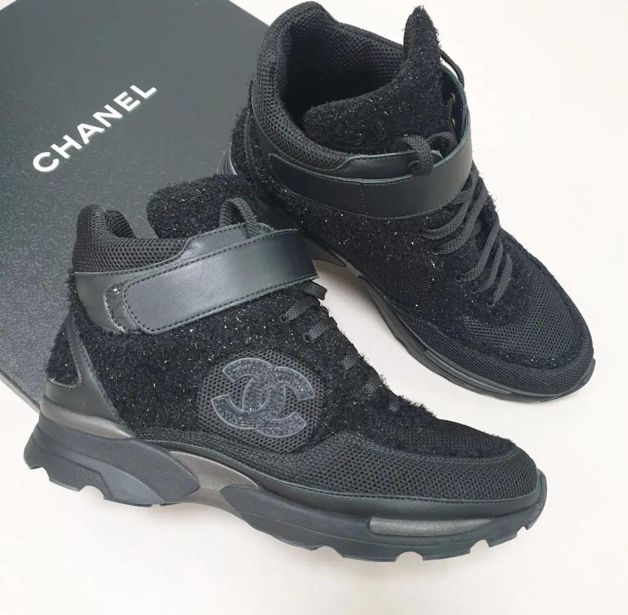 Chanel Black Suede Textile CC Logo Lace Up Sneakers In Good Condition For Sale In Krakow, PL