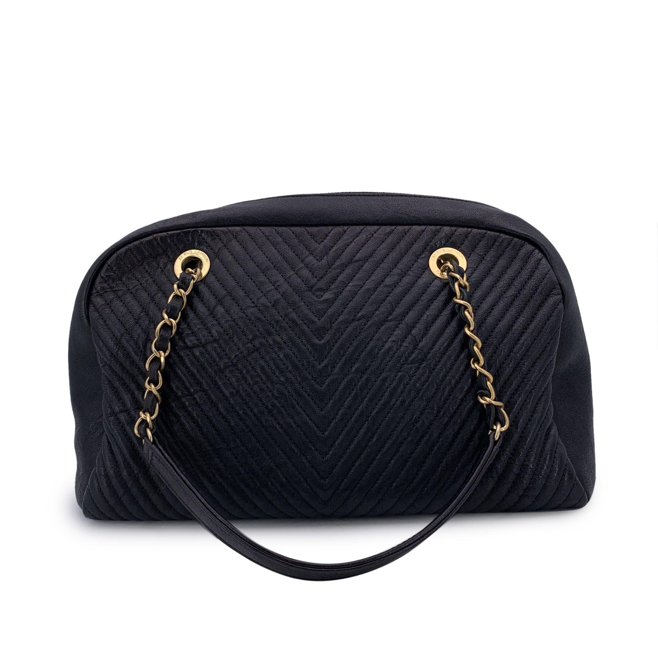 Chanel Black Surpique Chevron Leather Bowling Bowler Bag In Excellent Condition In Rome, Rome