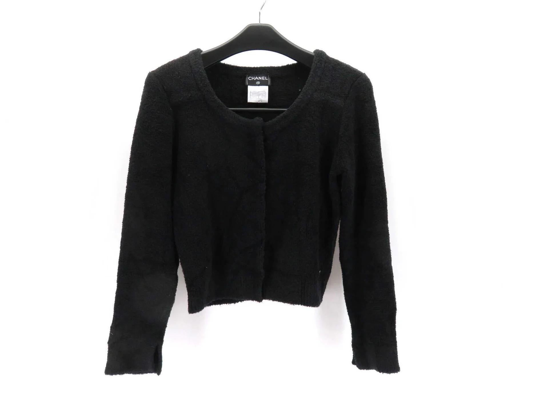 Authentic, pre-owned Chanel Black Sweater Cardigan.

SIZE

15.0