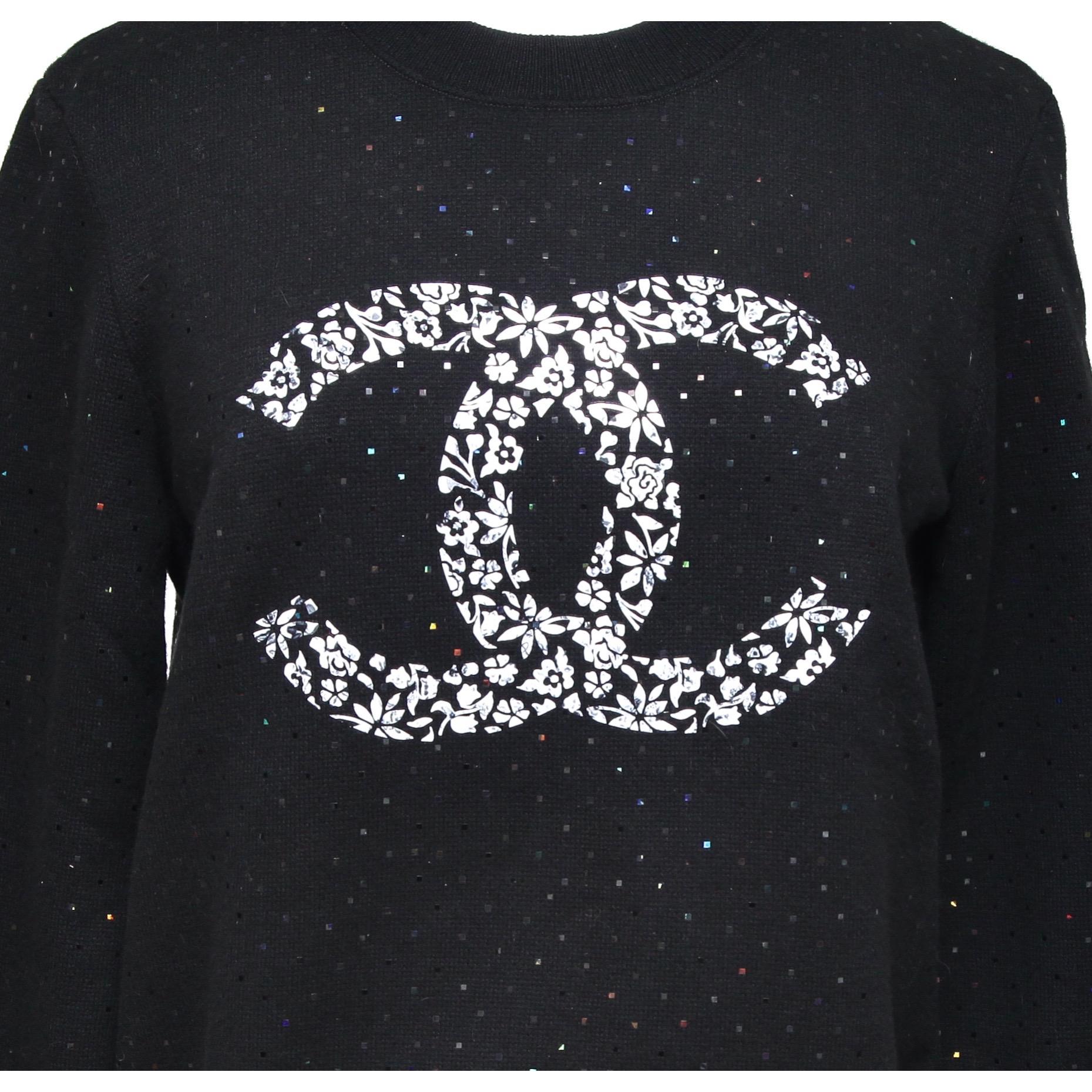 GUARANTEED AUTHENTIC CHANEL 2021 CC LOGO LONG SLEEVE SWEATER

Design:
- From the Spring 2021 collection long sleeve black cotton sweater.
- Large white CC graphic logo at front with iridescent accent throughout.
- Pullover, crew neck.
- Long