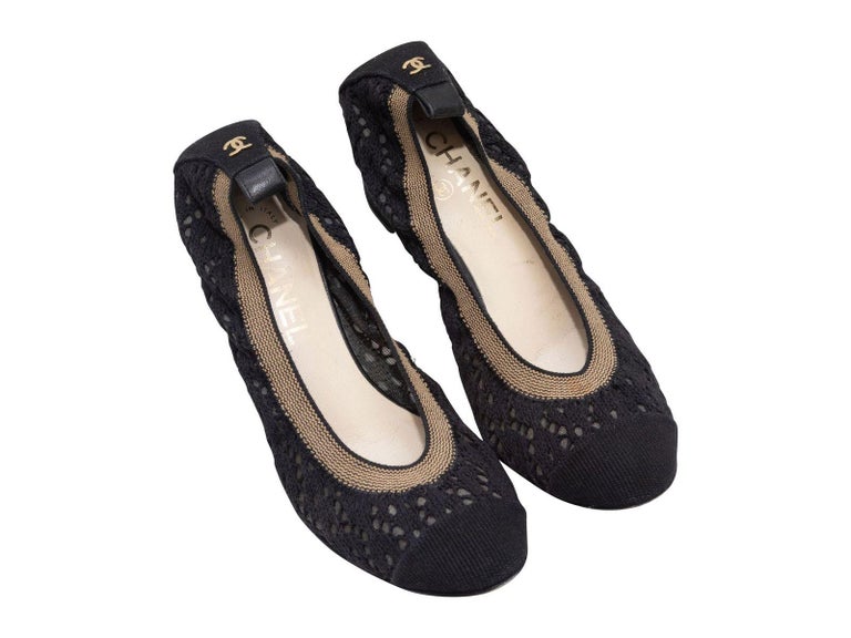 Chanel Black and Tan Knit Cap-Toe Heels For Sale at 1stDibs