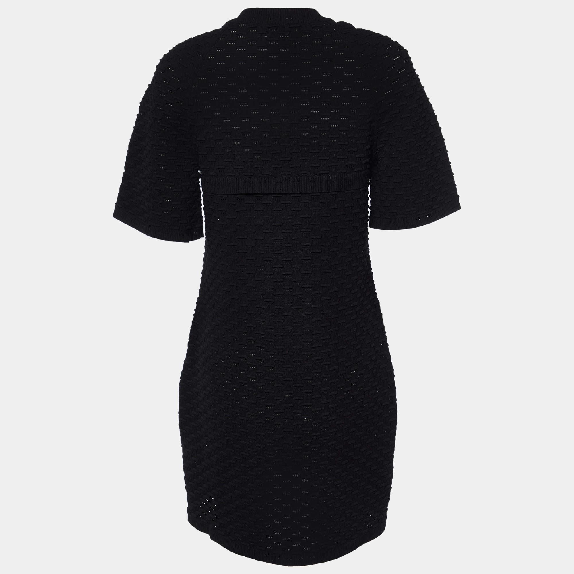 This well-made designer dress is a celebration of classic design and enduring style. Meticulous attention to detail and premium materials ensure comfort and a flattering silhouette. Its classic design transcends fashion trends, becoming a wardrobe