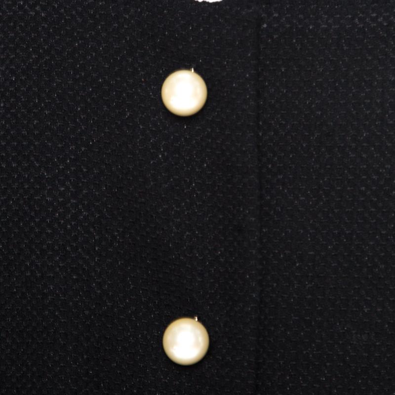 Chanel Black Textured Knit Leather Trim Logo Pearl Button Jacket M In Good Condition In Dubai, Al Qouz 2