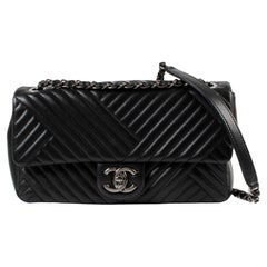 Chanel Schwarz Timeless Chevron Flap Tasche