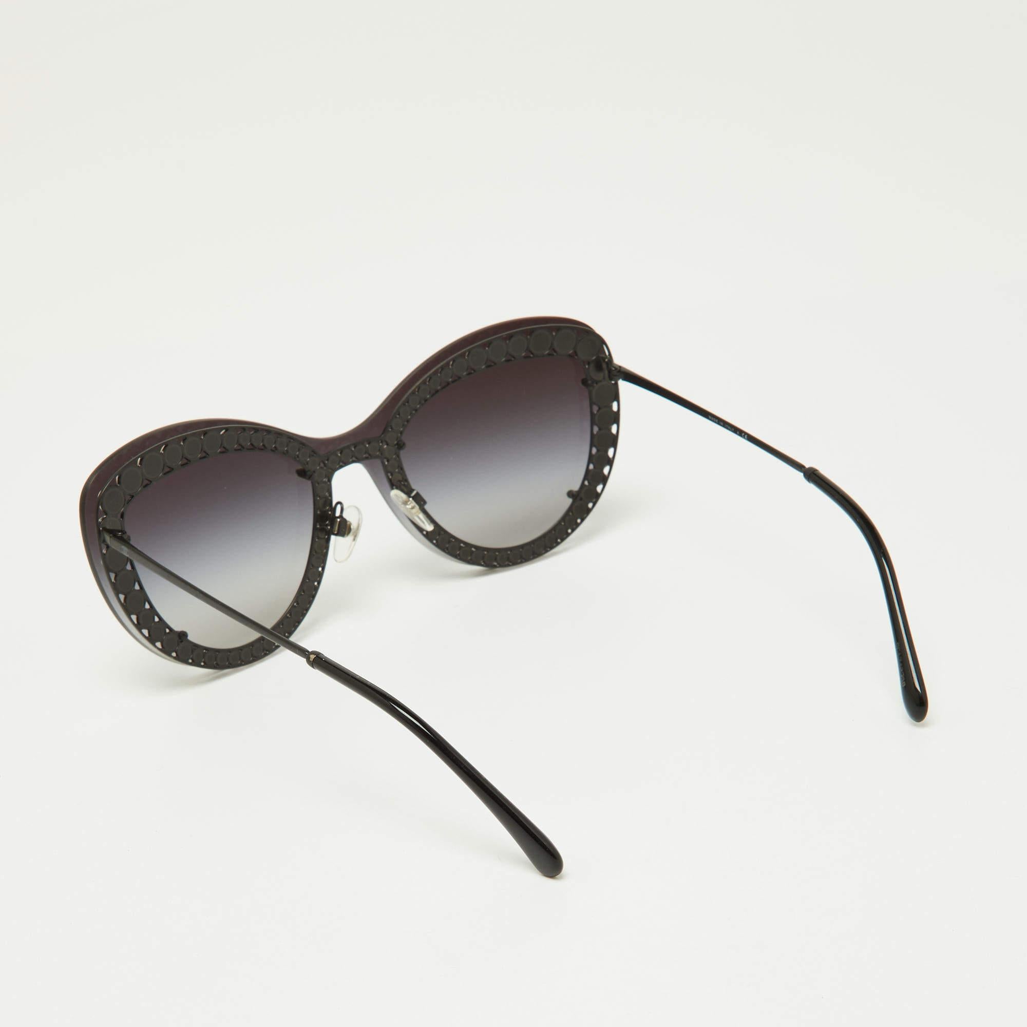 Chanel Black Tone/Grey Gradient 4236 Pearl Butterfly Sunglasses In Good Condition For Sale In Dubai, Al Qouz 2