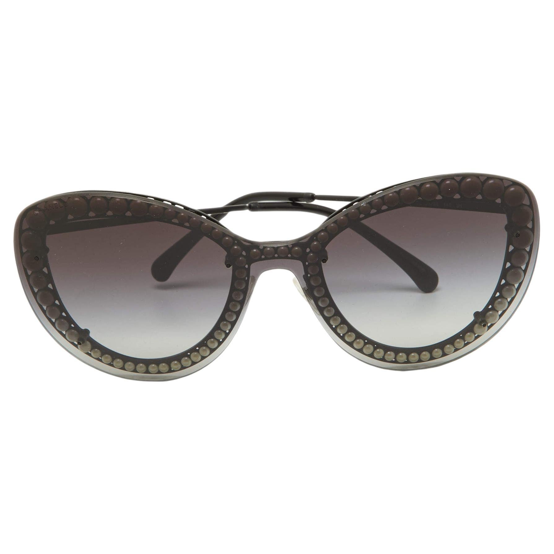 Chanel Black Tone/Grey Gradient 4236 Pearl Butterfly Sunglasses For Sale