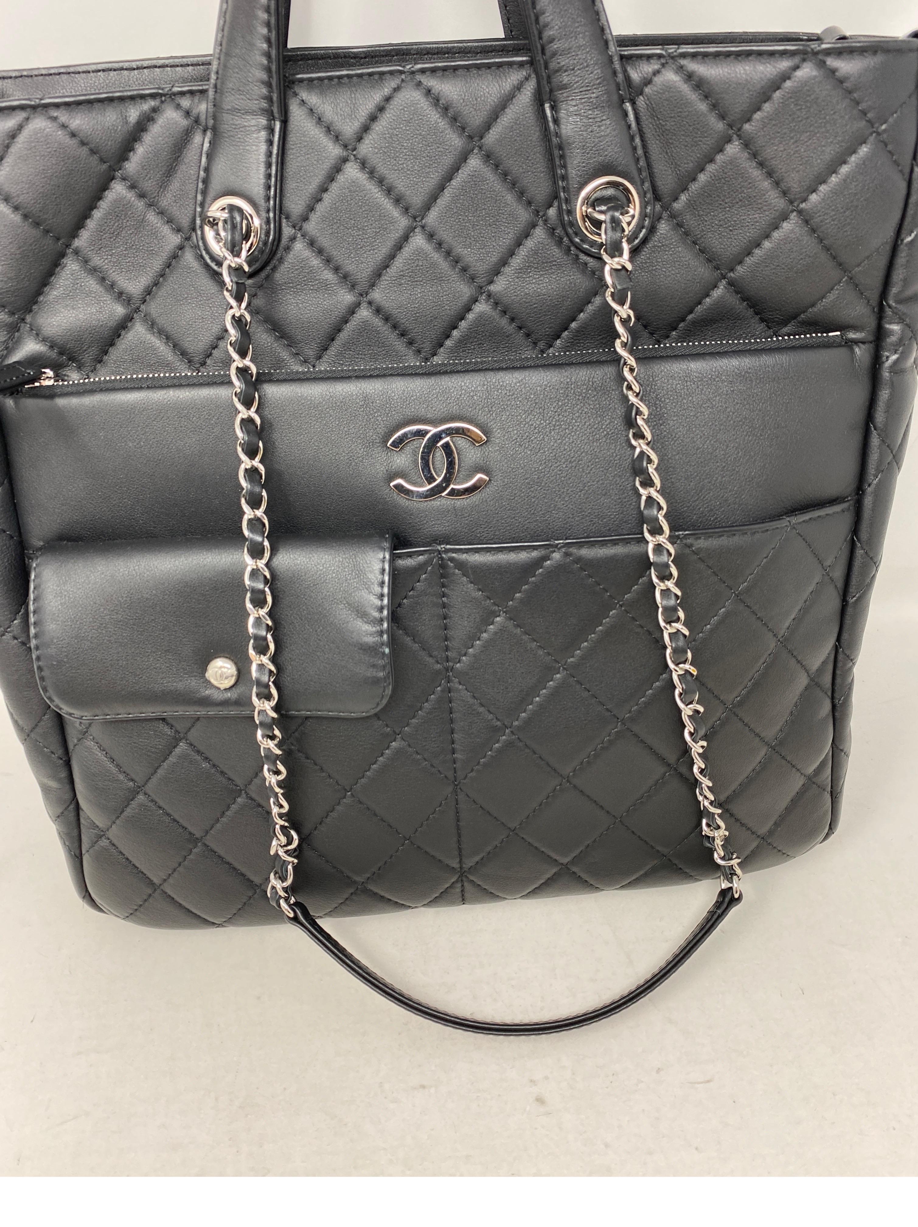 Chanel Schwarze Tragetasche im Zustand „Hervorragend“ in Athens, GA