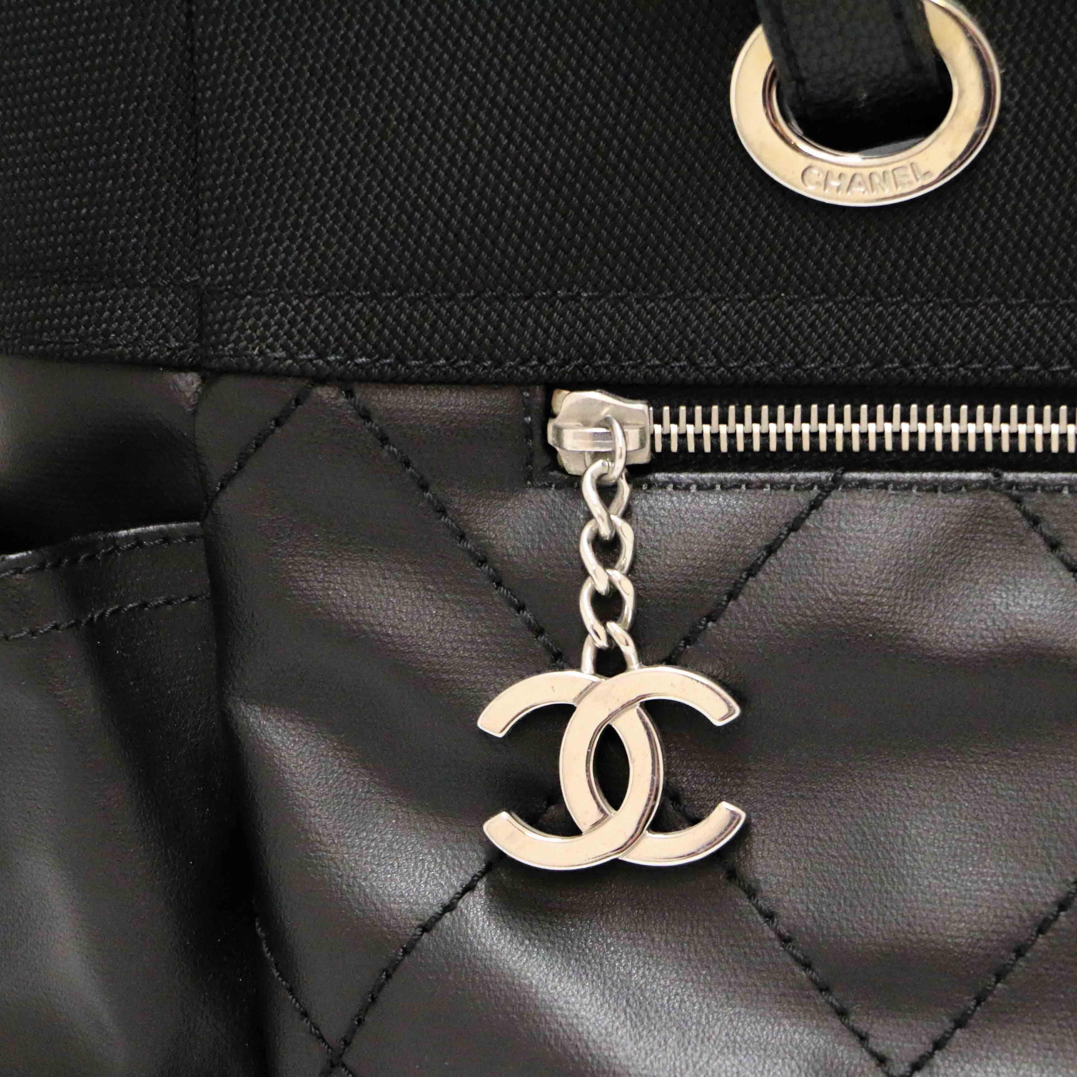 Women's Chanel black tote bag For Sale