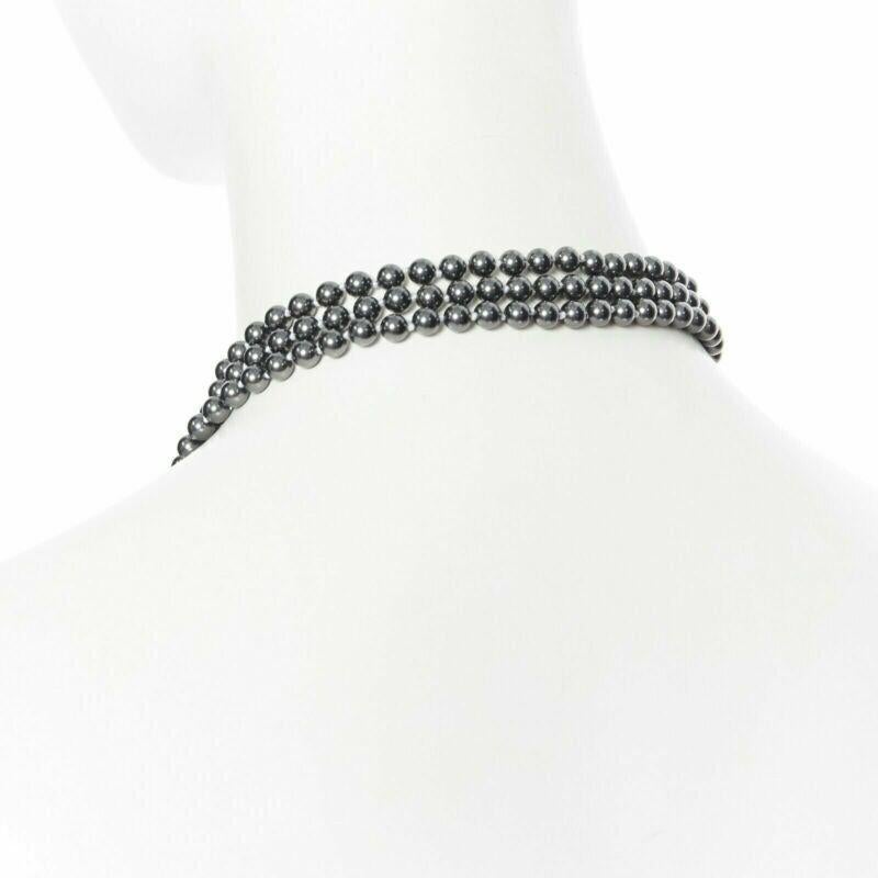 Chanel collana nera con triplo filo di perle e strass con chiusura in cristallo CC in vendita 2