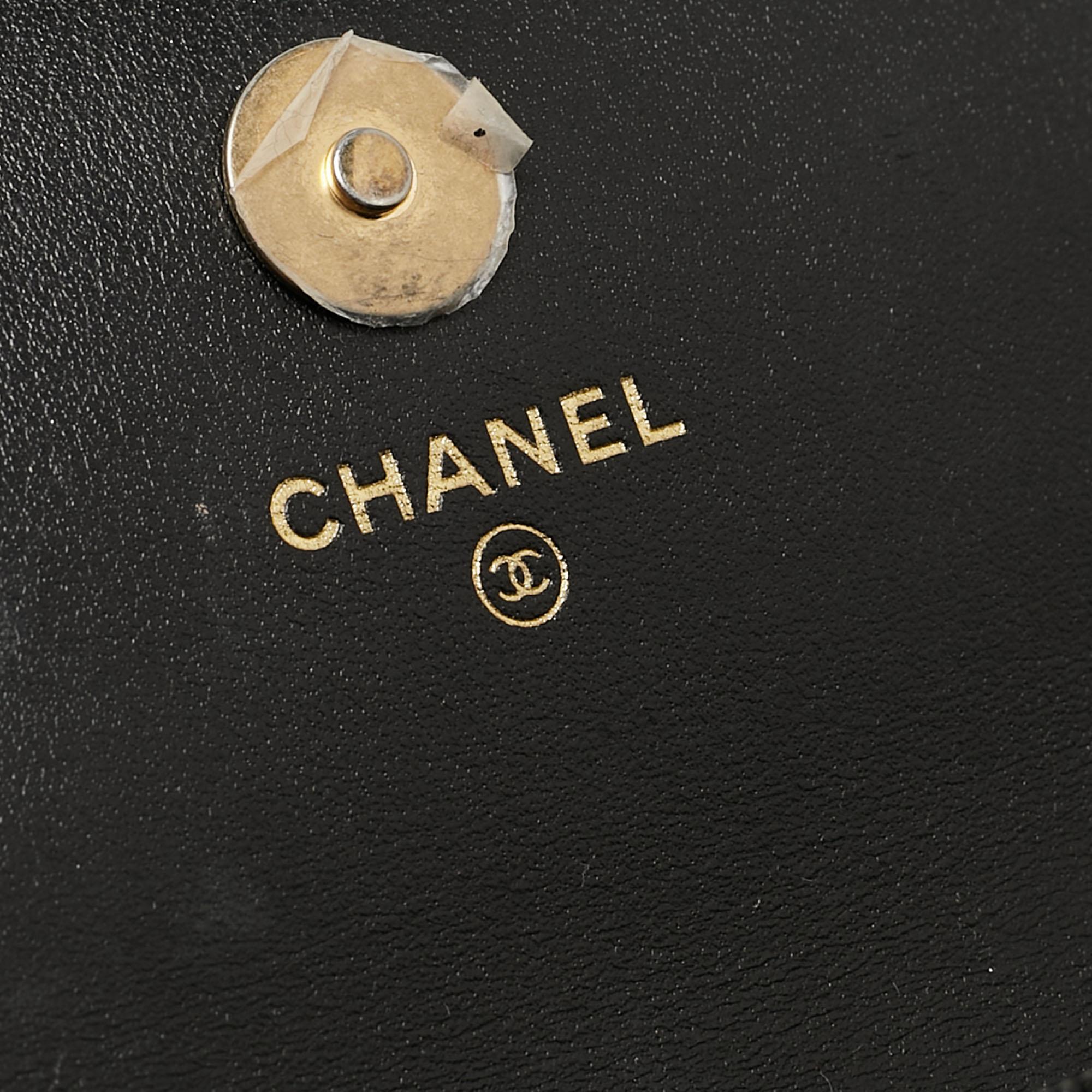 Chanel - Sac 19 WOC en tweed noir en vente 7