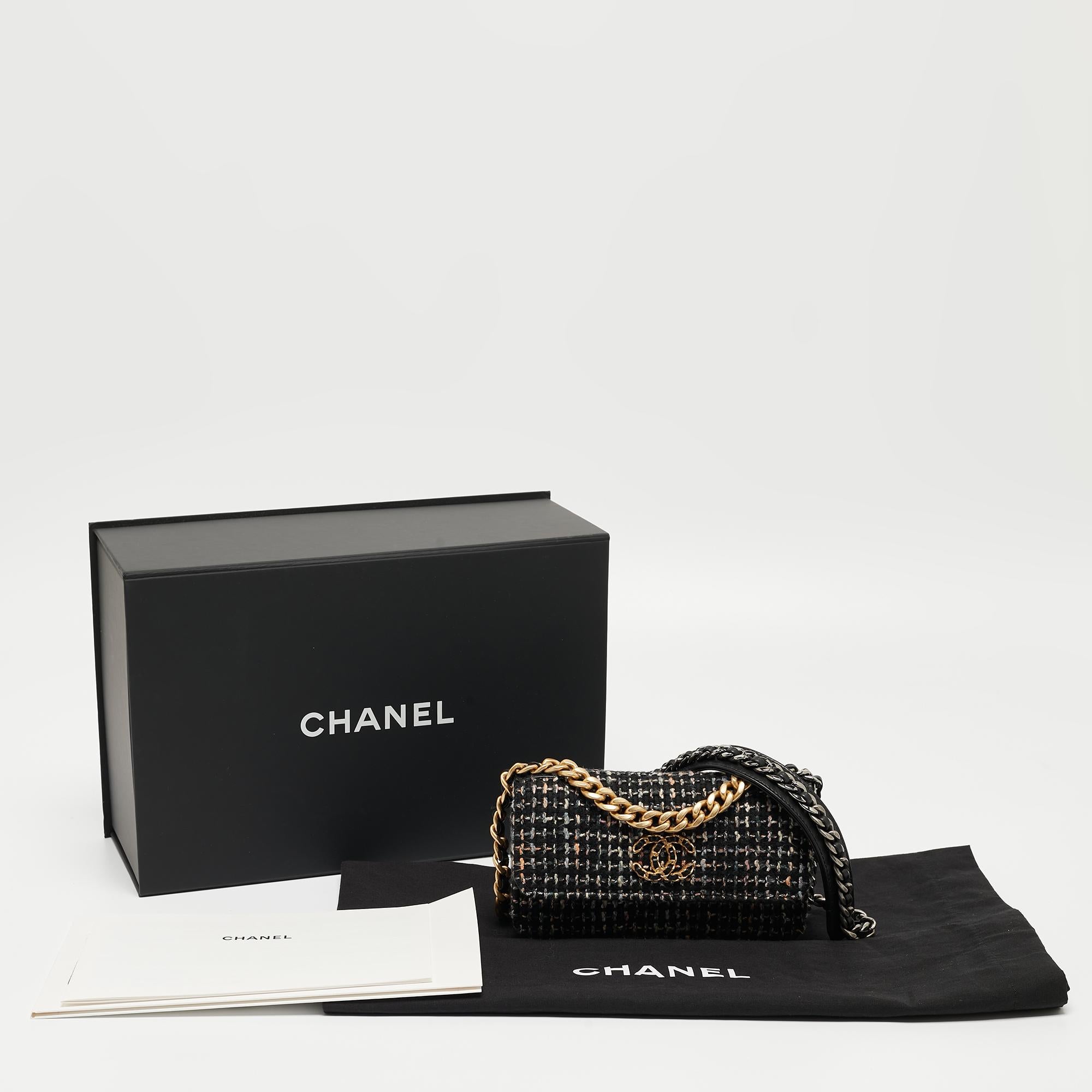 Chanel - Sac 19 WOC en tweed noir en vente 9