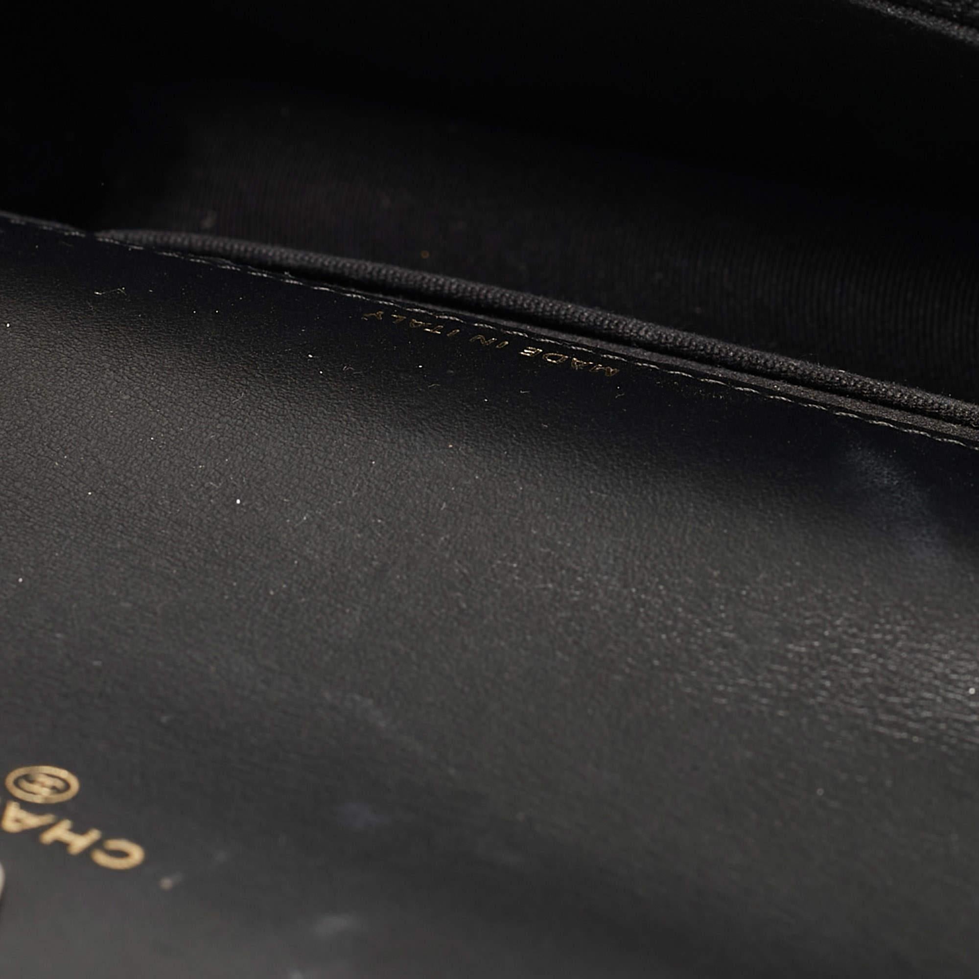 Chanel Black Tweed 19 WOC Bag For Sale 10