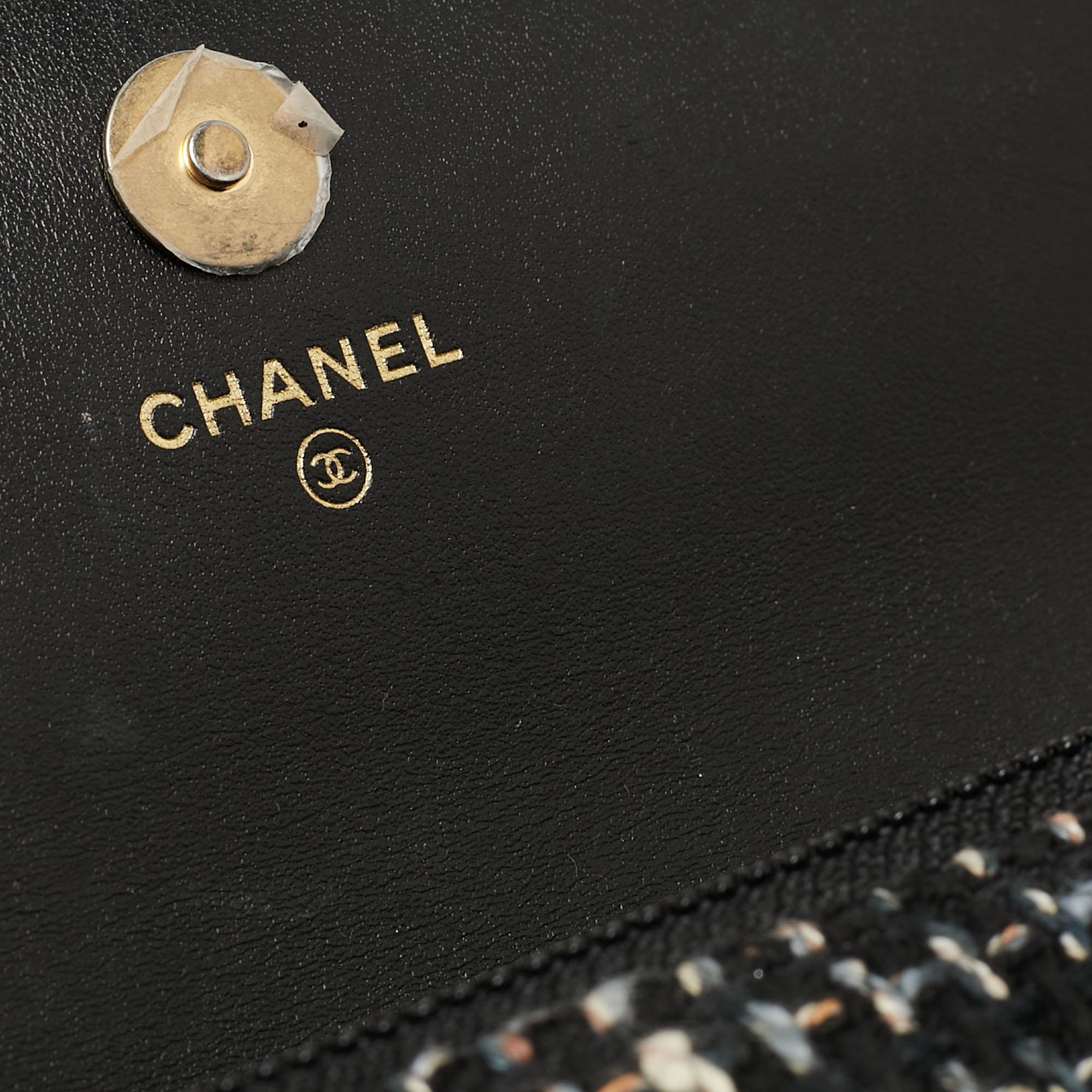 Chanel - Sac 19 WOC en tweed noir Pour femmes en vente
