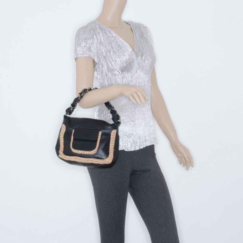 Chanel Black Tweed and Leather Shoulder Bag In Excellent Condition In Dubai, Al Qouz 2