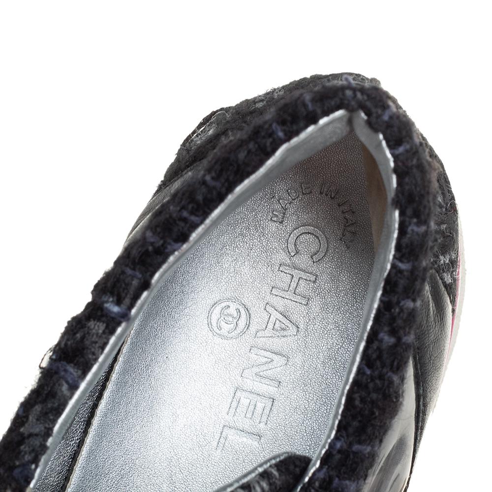 Chanel Black Tweed And PVC CC Low Top Sneakers Size 40 In Good Condition In Dubai, Al Qouz 2