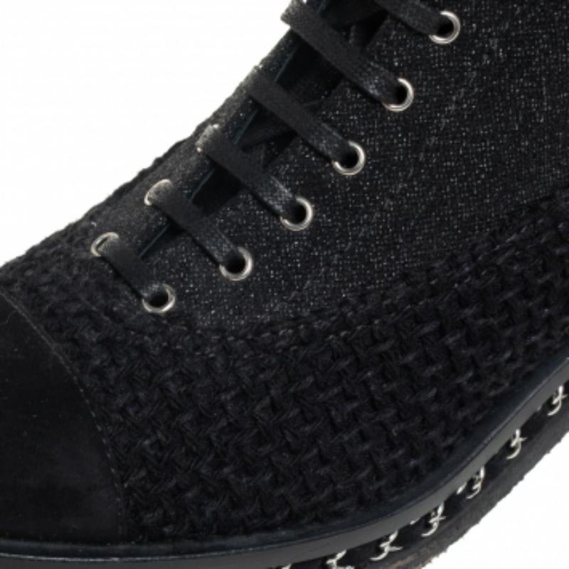 Chanel Black Tweed And Suede  Combat Boots Size 39 In Good Condition For Sale In Dubai, Al Qouz 2