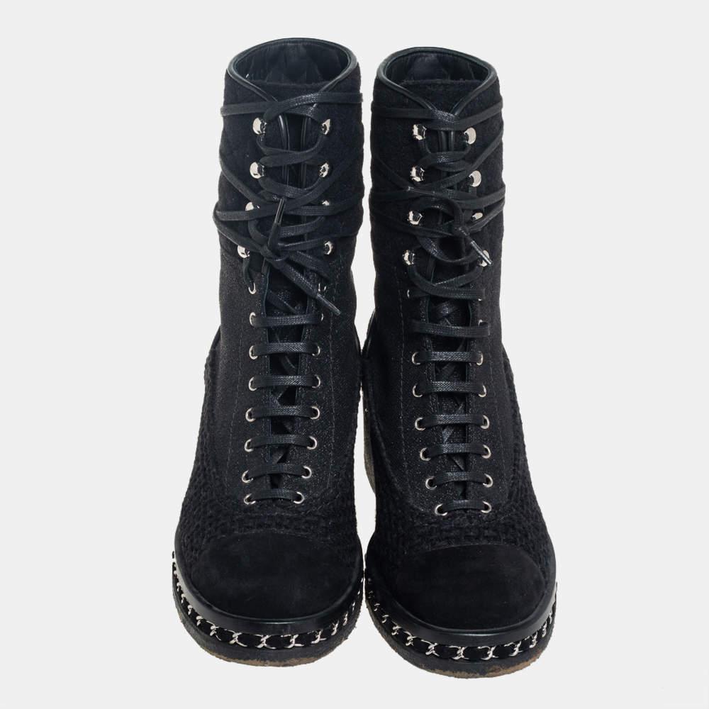 Chanel Black Tweed And Suede Combat Boots Size 39 In Good Condition For Sale In Dubai, Al Qouz 2