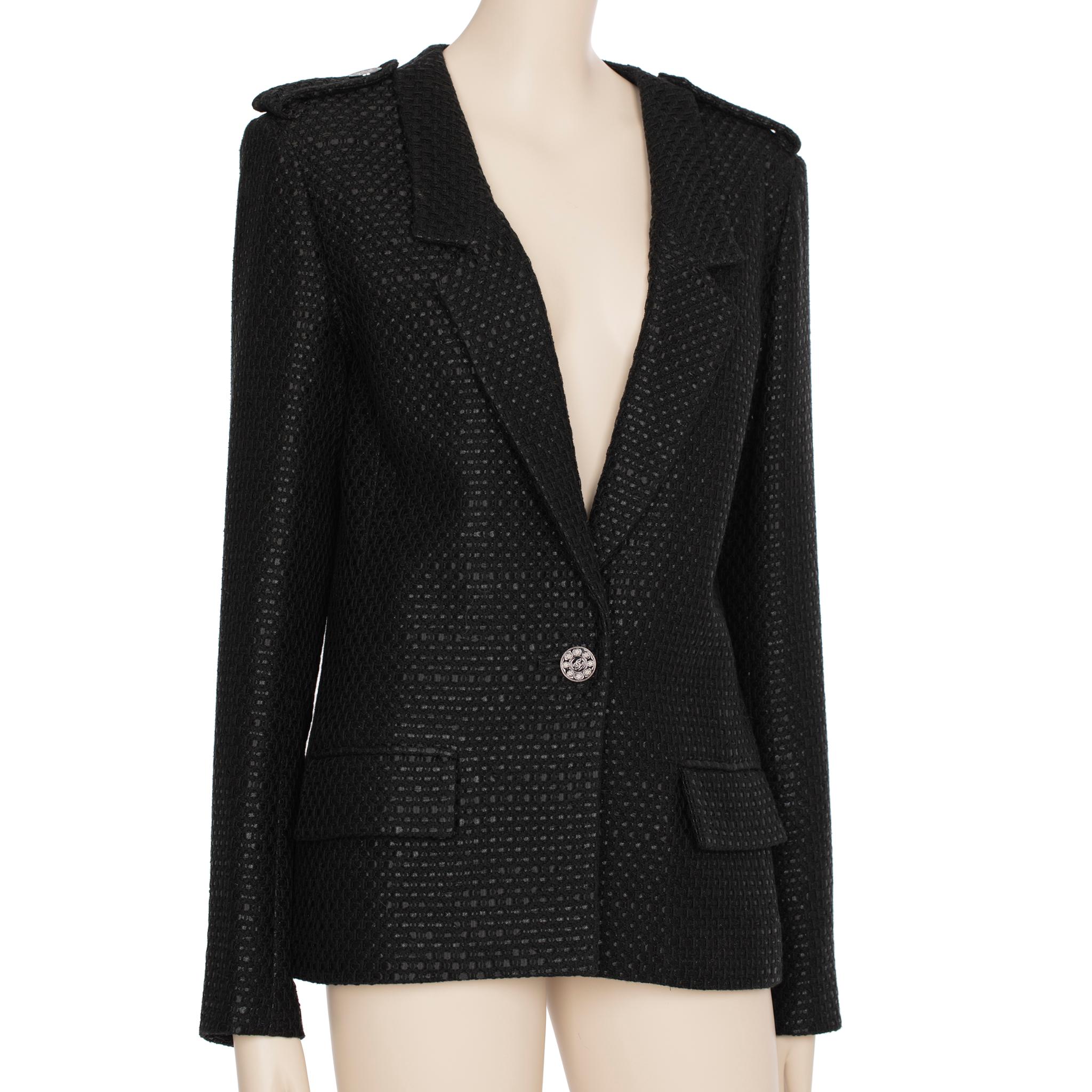 
Brand:

Chanel

Product:

Tweed Blazer Single Button 

Size:

42 Fr

Colour:

Black

Material:

Outer: 70% Cotton & 30% Polyester

Lining: 100% Silk

Product Code:

P53079V39572

Condition:

Excellent:

The product is in excellent condition,