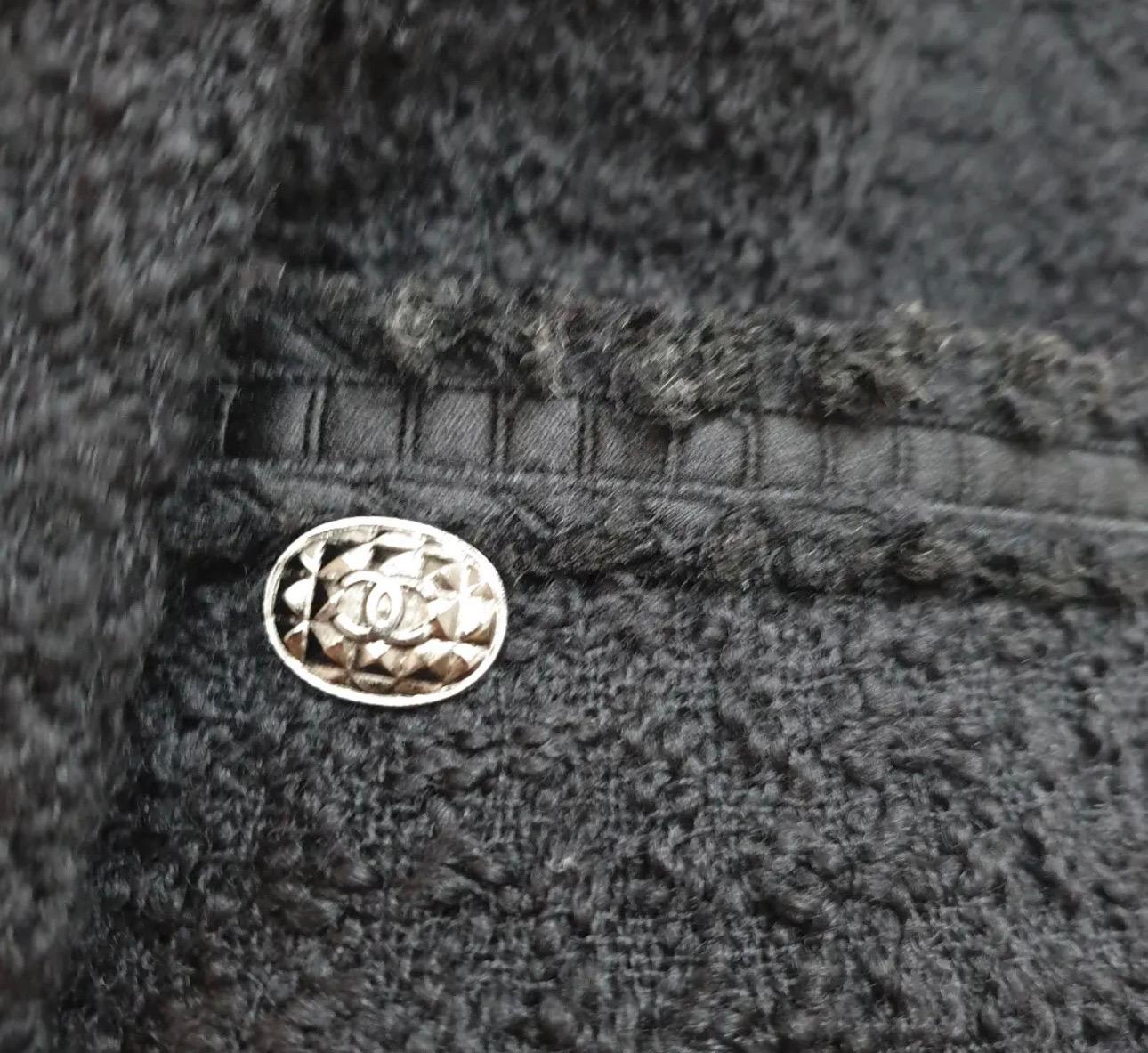 Chanel Black Tweed Cropped Blazer Jacket In Good Condition In Krakow, PL
