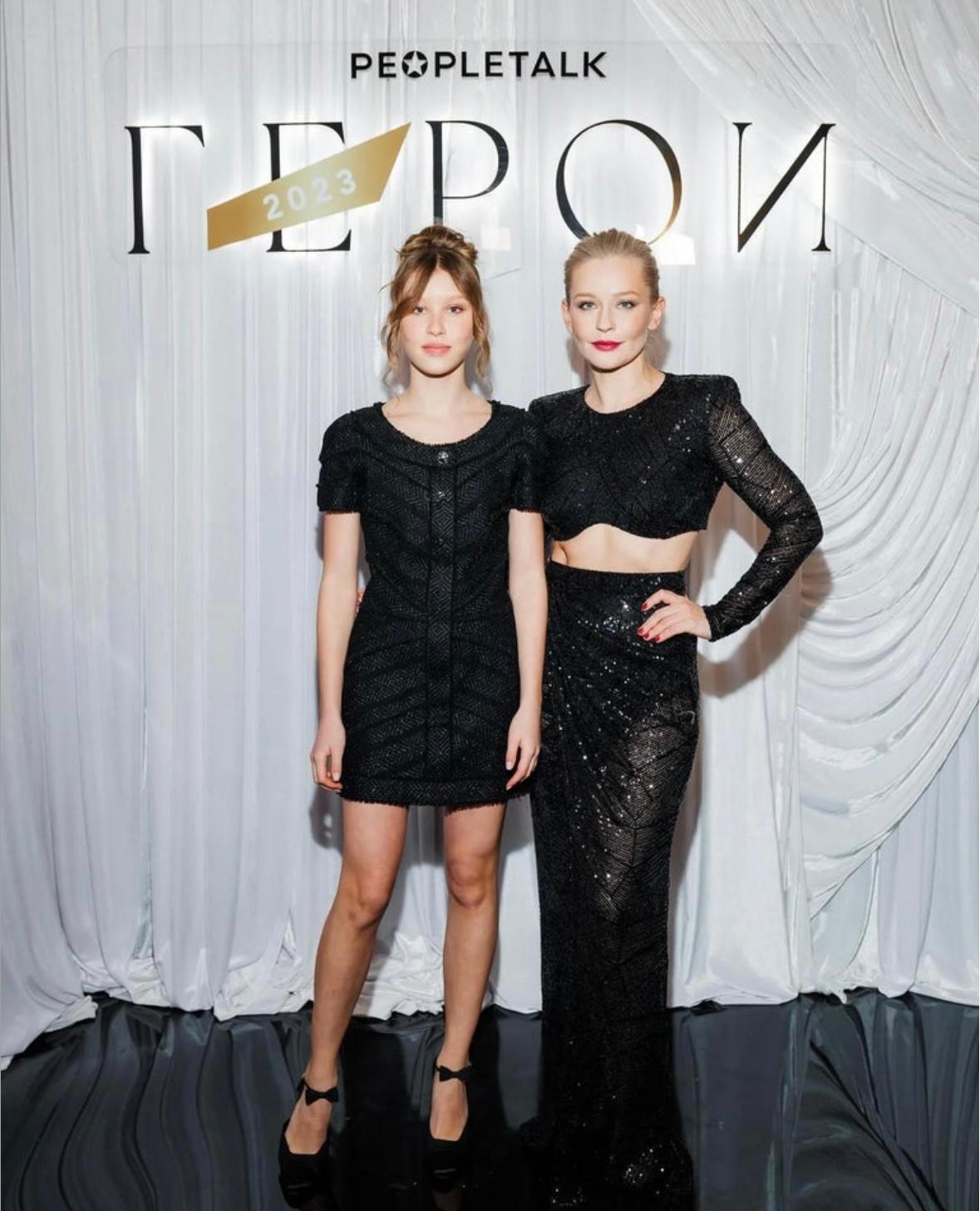 Chanel Black Tweed Dress with CC Belt seen on Selena Gomez  Size 6 US For Sale 13