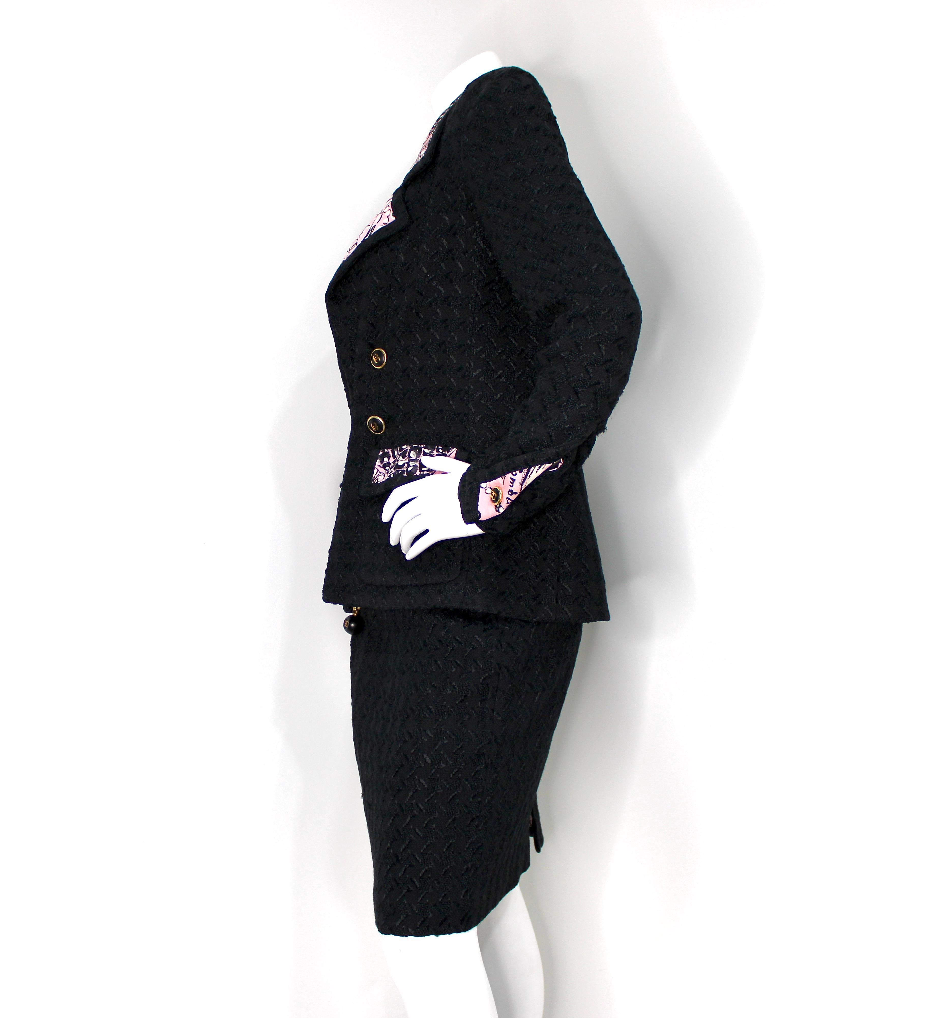 Chanel Black Tweed Houndstooth & Pink Print Jacket & Skirt Suit Set 1993 For Sale 2