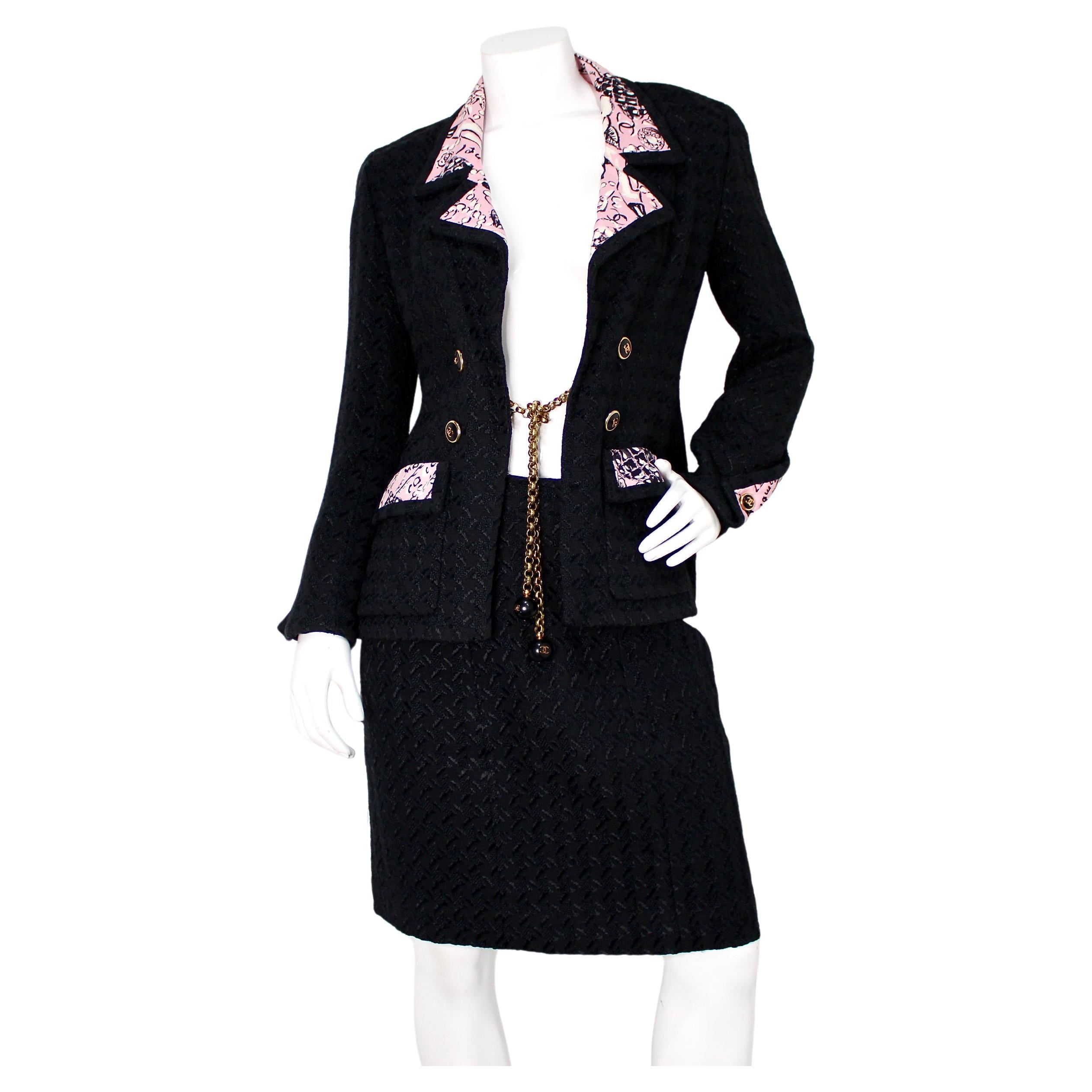 Chanel Black Tweed Houndstooth 
Pink Print Jacket 
Skirt Suit Set 1993 For Sale