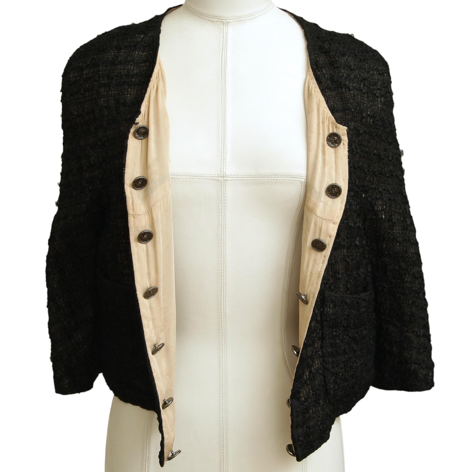 CHANEL Schwarze Tweed-Jacke Fantasy mit Hakenaugenknöpfen und Taschen in Goldkette Gr. 36 2012 im Angebot 1