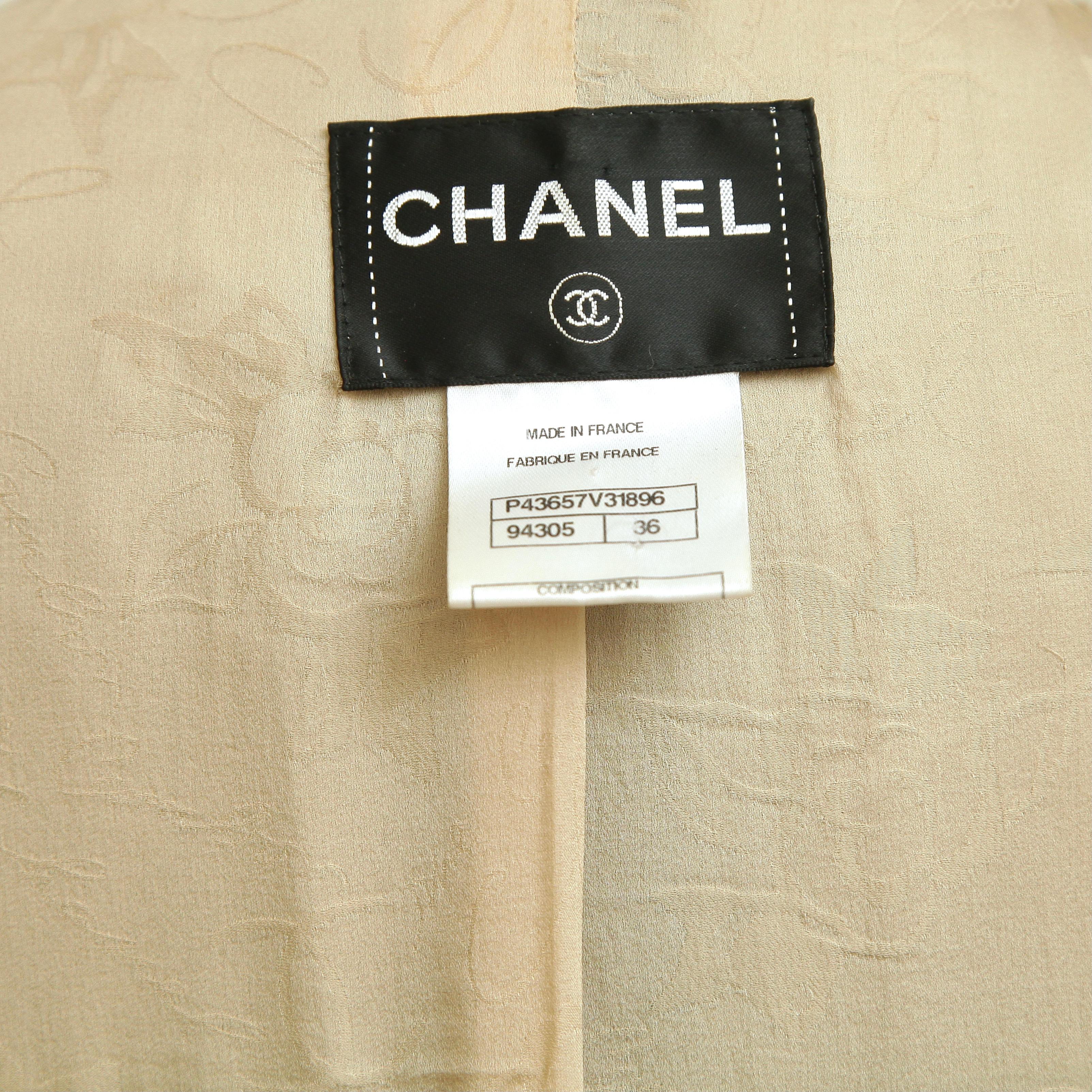 CHANEL Veste en tweed noir fantaisie boutons crochets yeux poches chaîne or Sz 36 2012 en vente 1