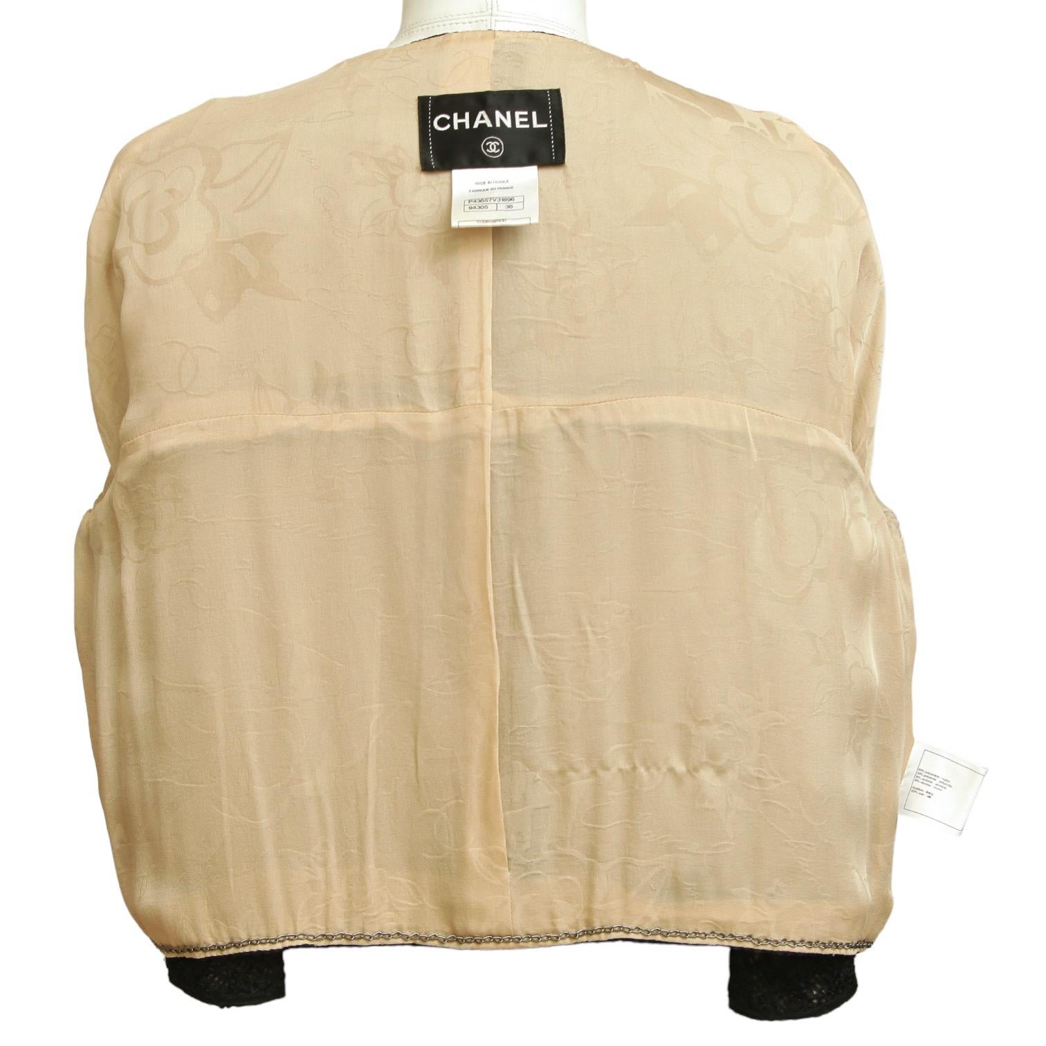 CHANEL Schwarze Tweed-Jacke Fantasy mit Hakenaugenknöpfen und Taschen in Goldkette Gr. 36 2012 im Angebot 3