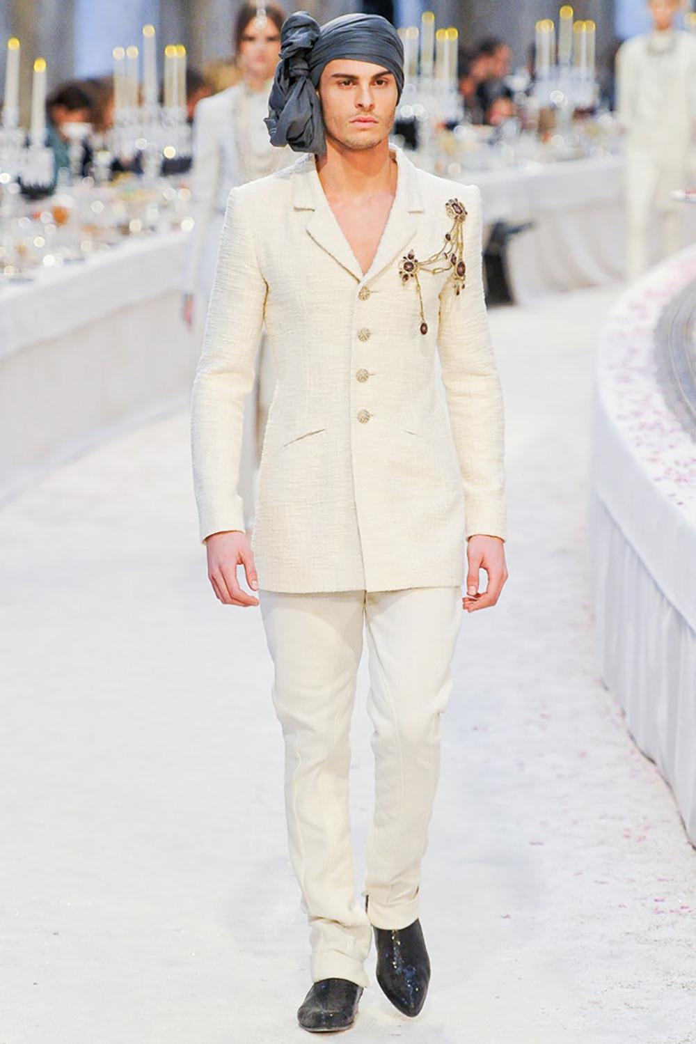 CHANEL Schwarze Tweedjacke  Paris / BOMBAY Collection'S 42 FR im Angebot 1