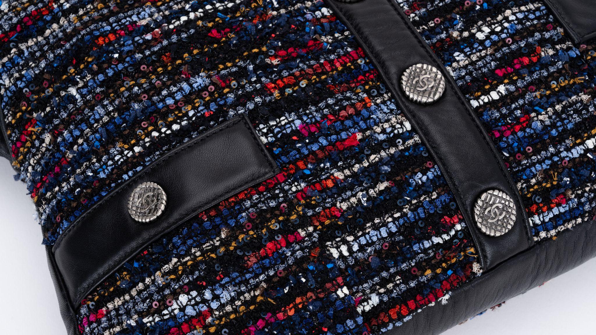 Chanel Black tweed Jacket Shoulder Bag For Sale 1