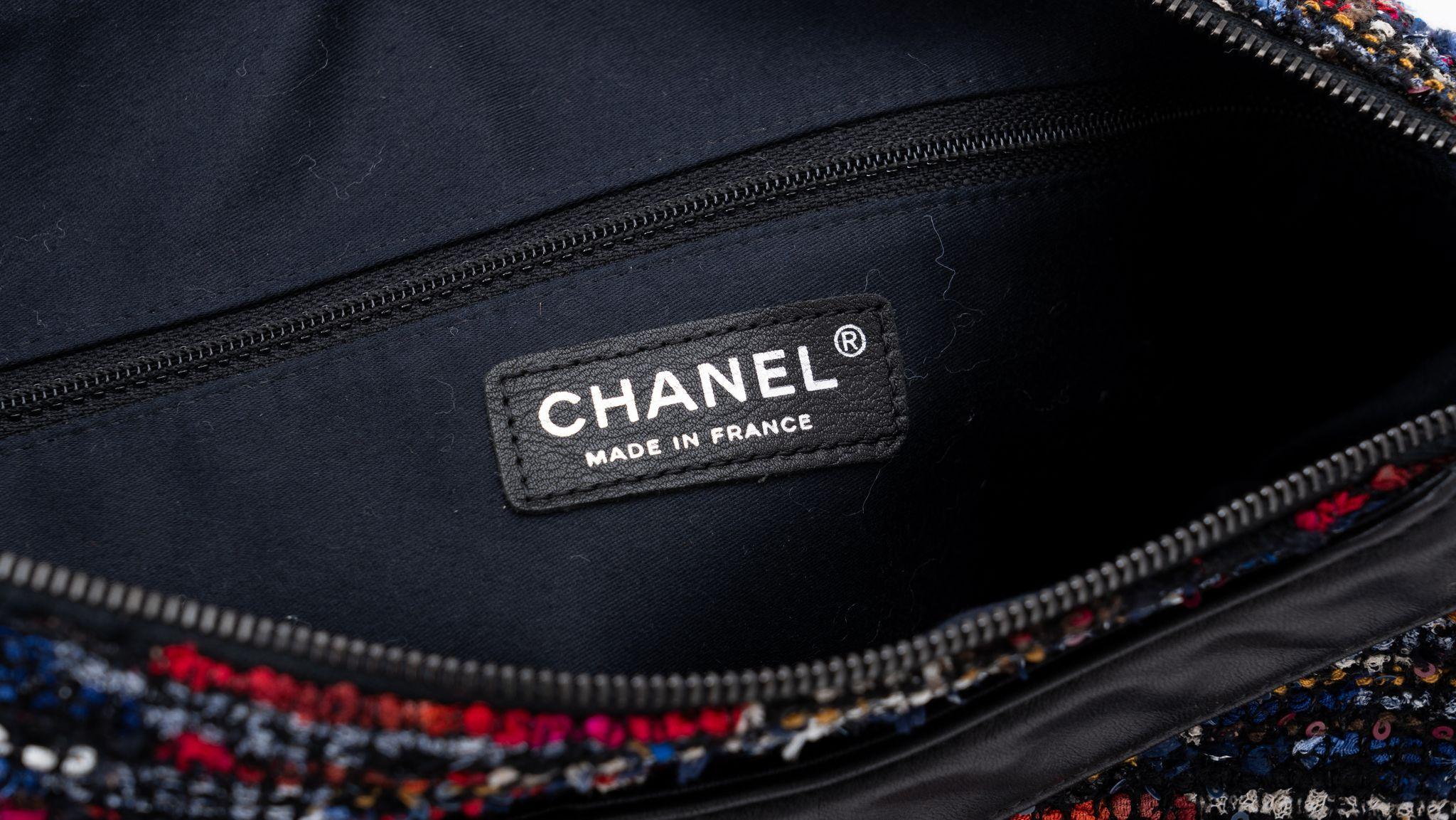 Chanel Black tweed Jacket Shoulder Bag For Sale 2