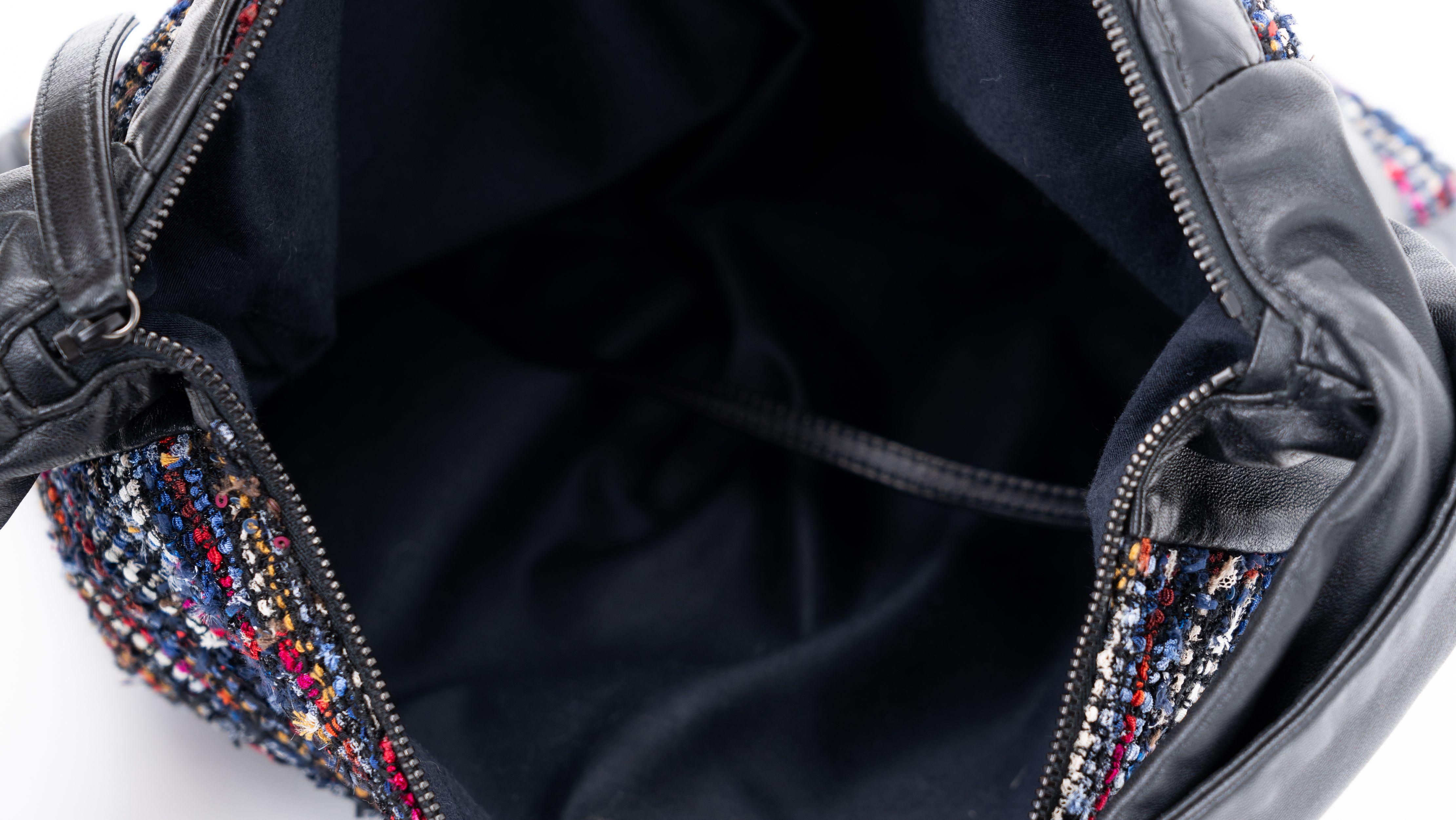 Chanel Black tweed Jacket Shoulder Bag For Sale 3