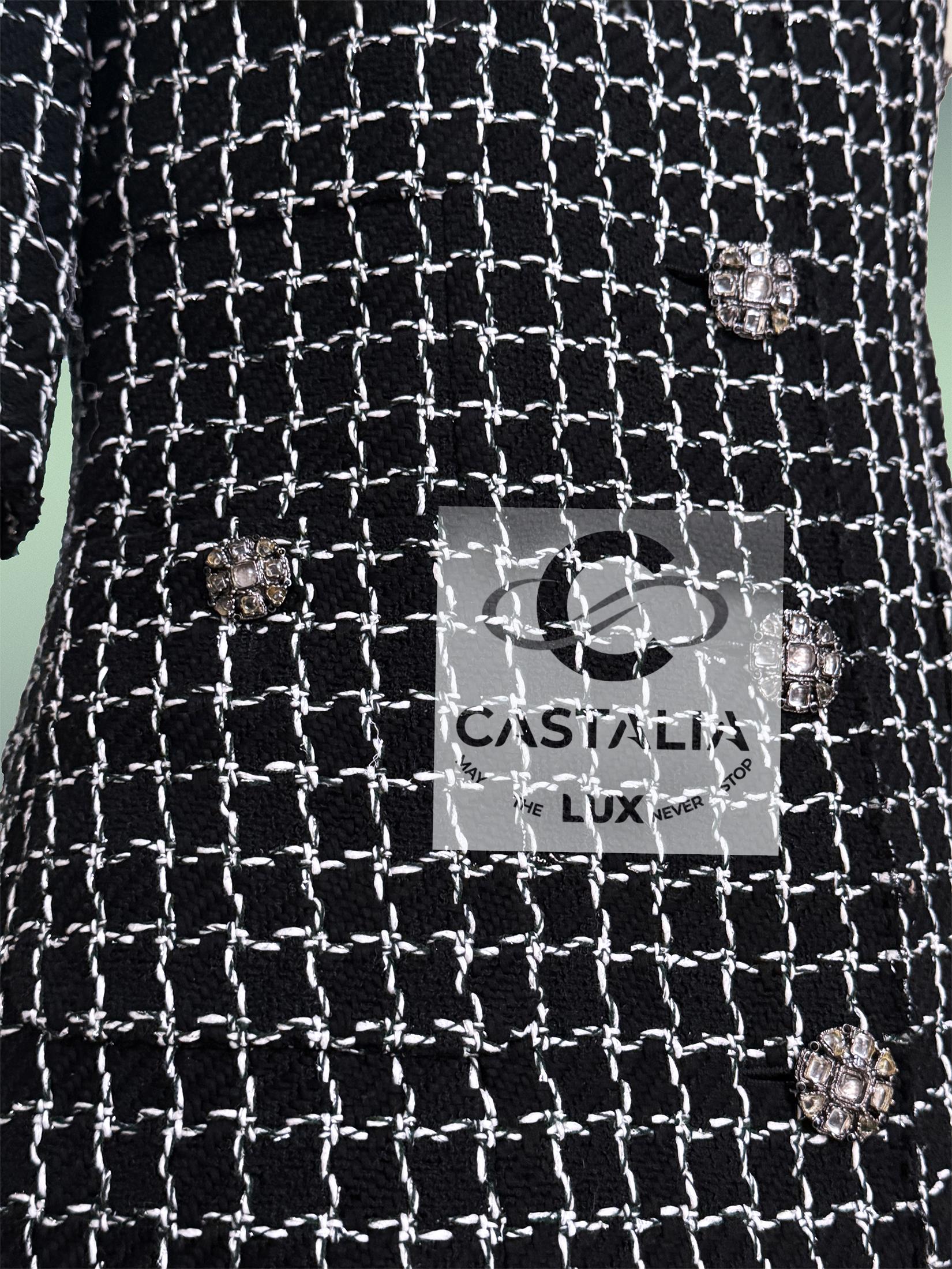 Chanel - Veste en tweed noir avec boutons Gripoix bijoux Masterpiece 38 FR en vente 6