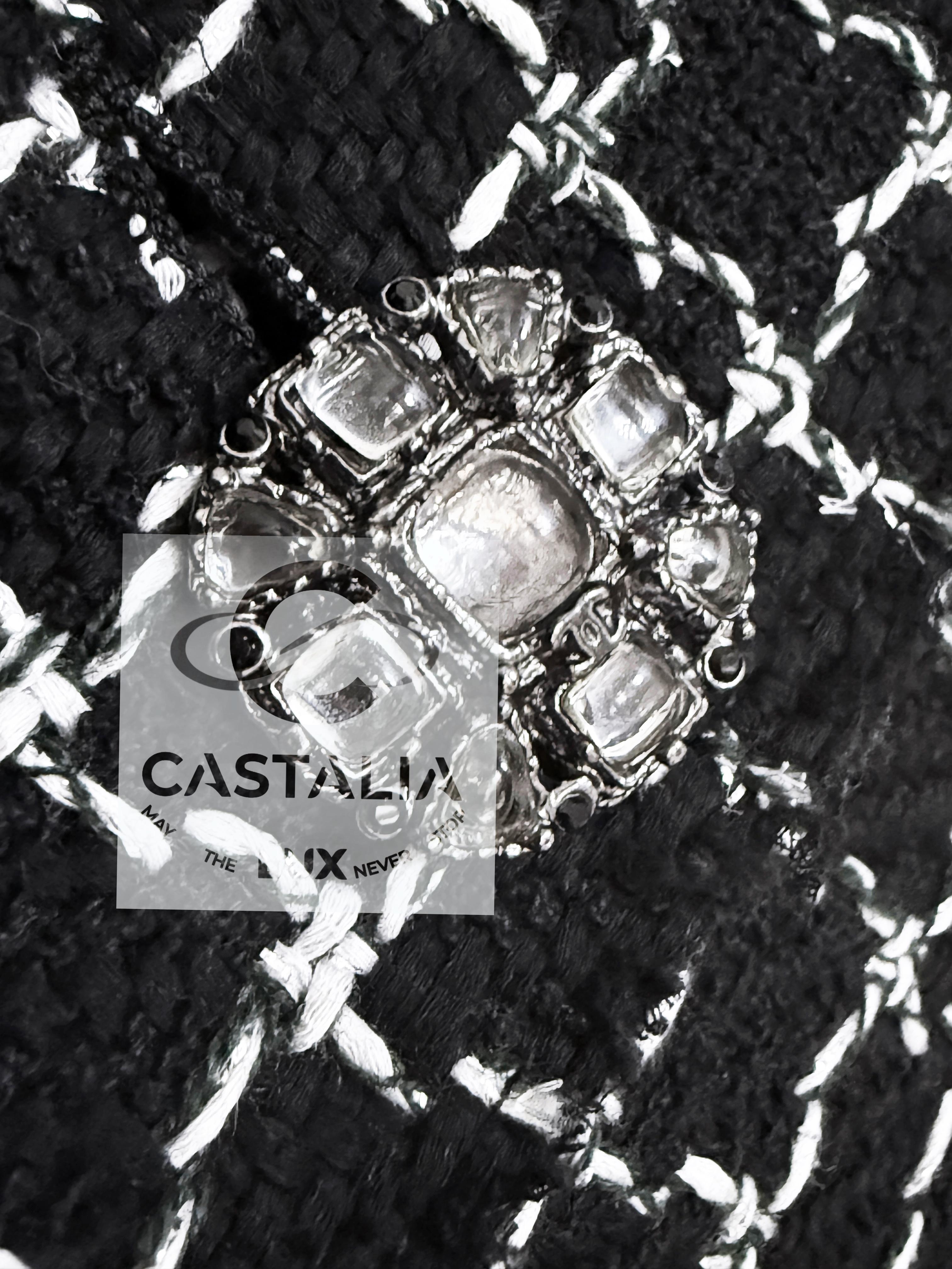 Chanel Schwarz Tweed Jacke mit Masterpiece Jewel Gripoix Knöpfe 38 FR im Angebot 8